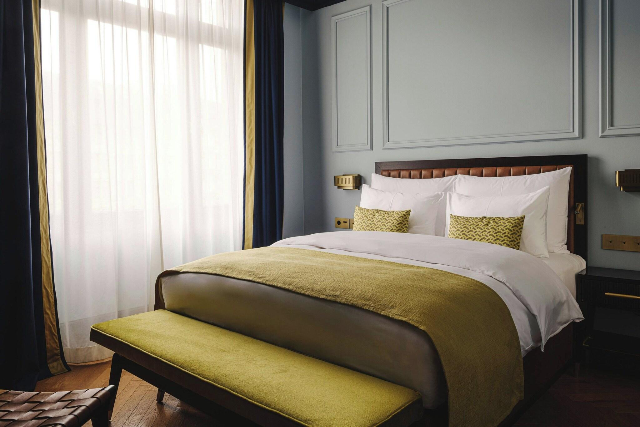 Double Deluxe King Bed