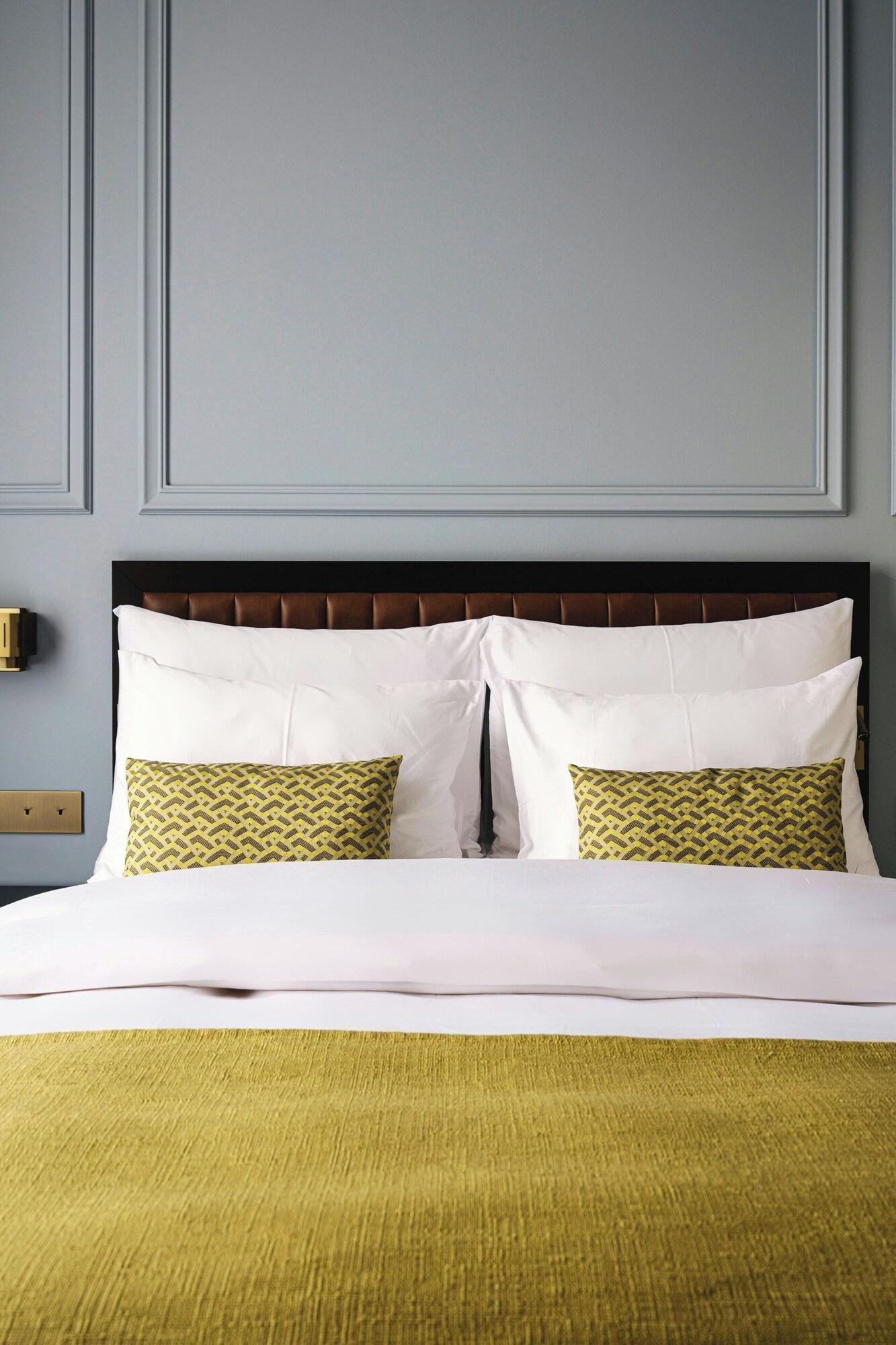 Double Deluxe King Bed