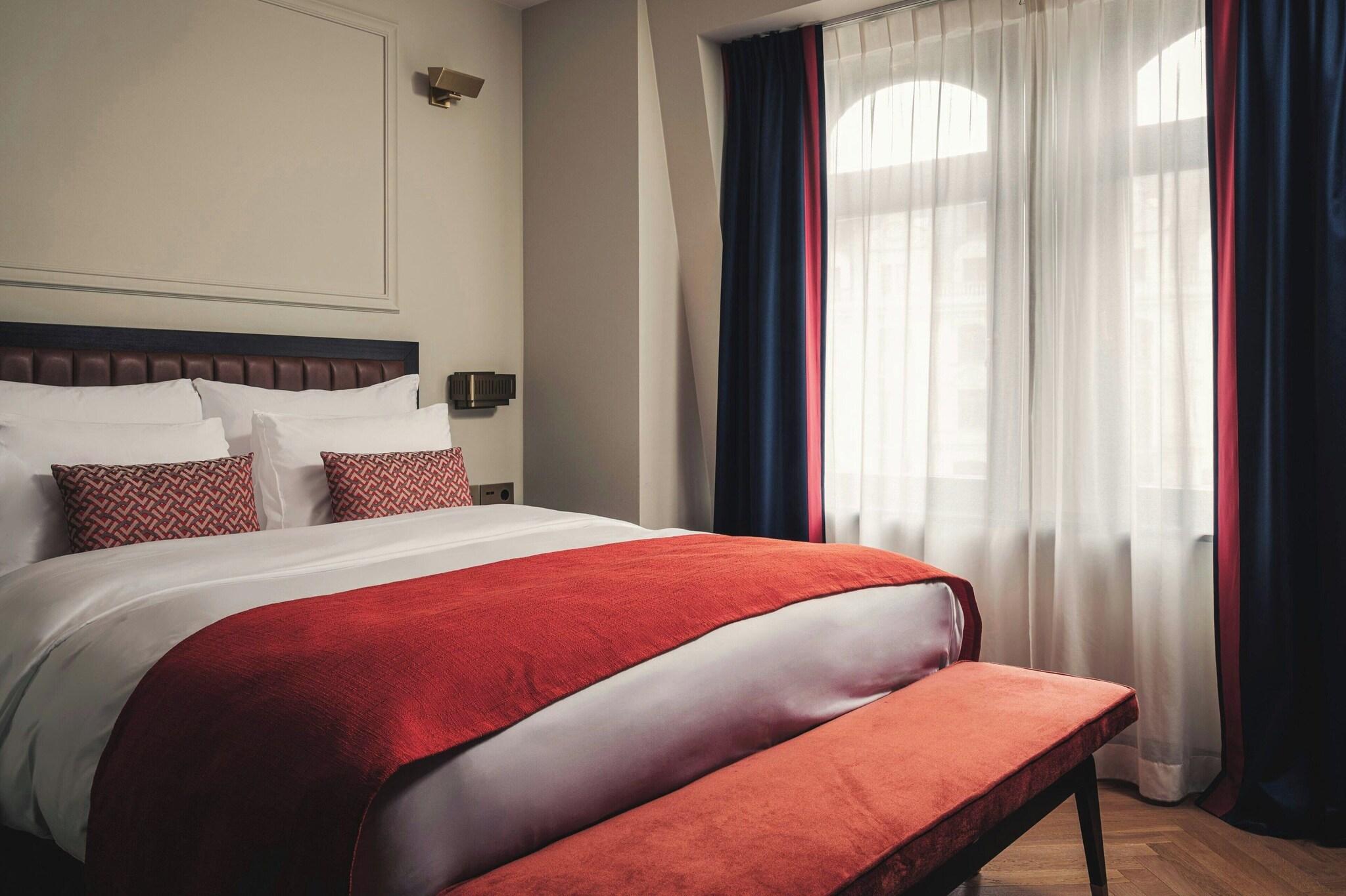 Double Deluxe King Bed