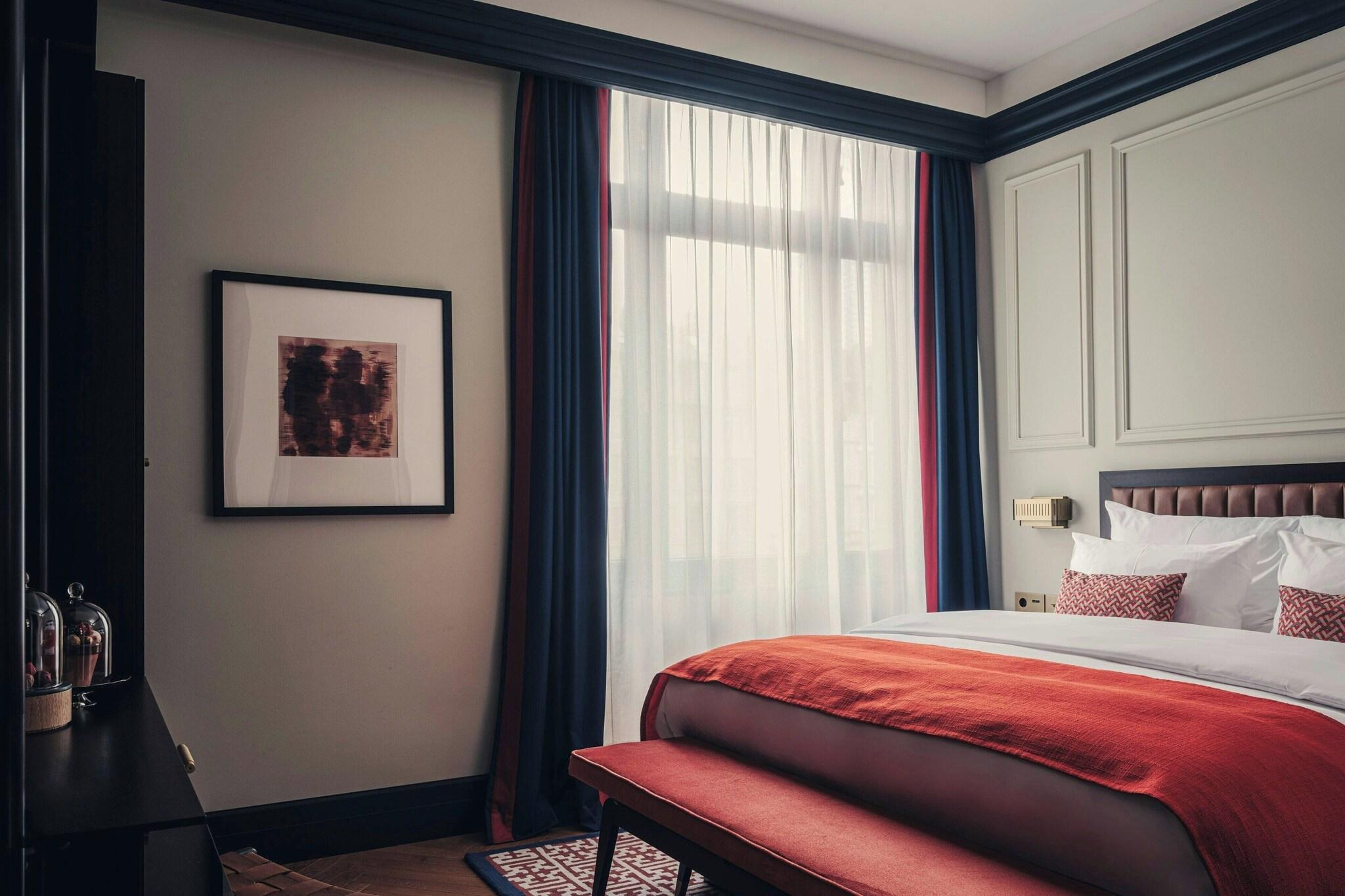 Double Deluxe King Bed