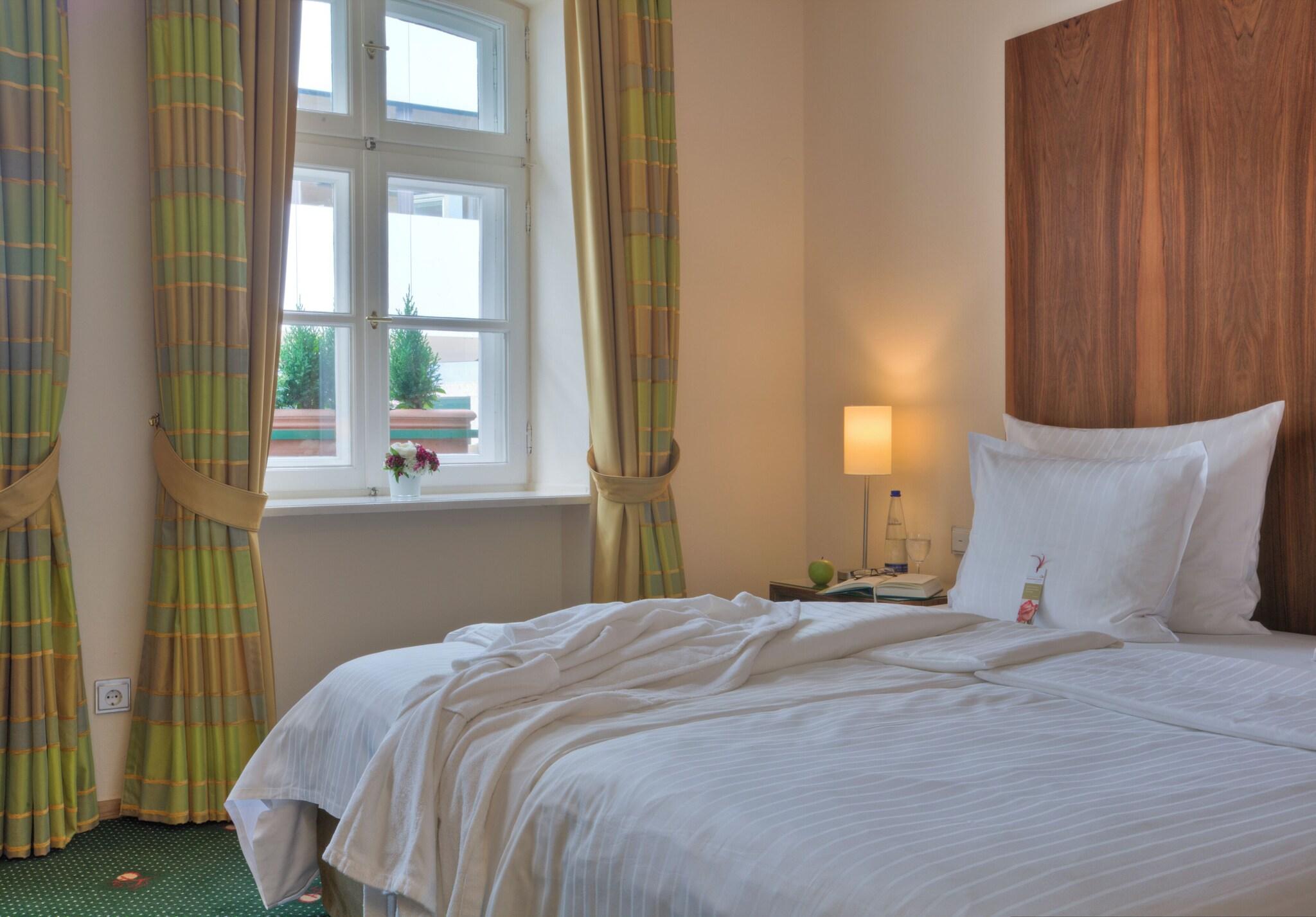 Studio King Size Bed