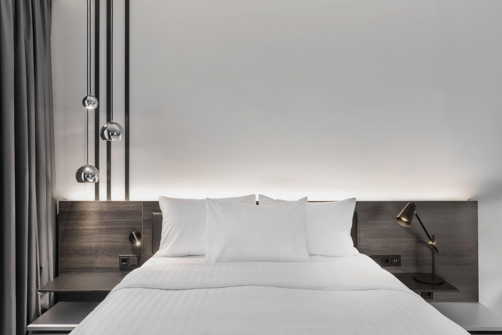 Family Room Queen Size Bed