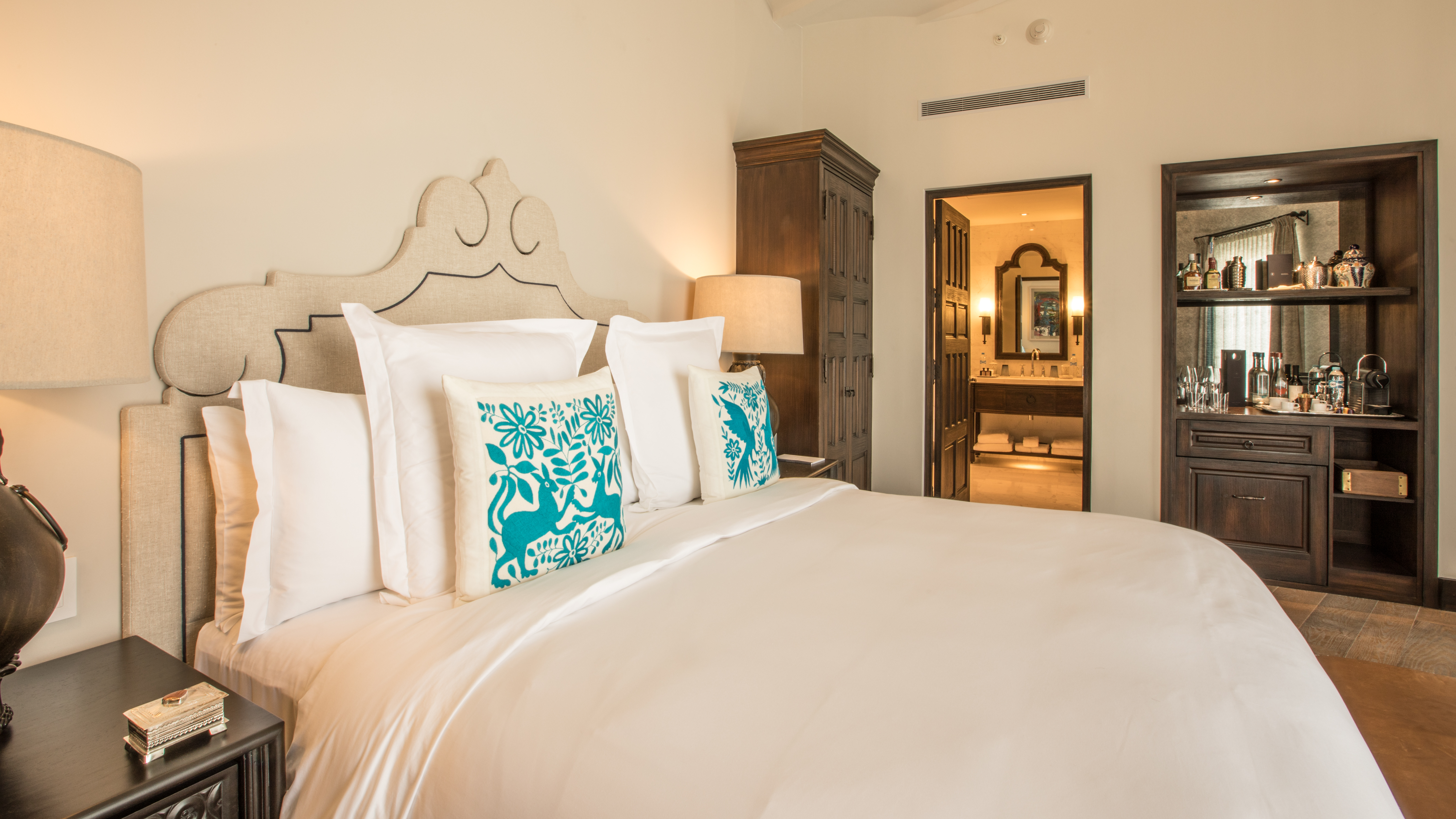 Double King Bed One Bedroom 