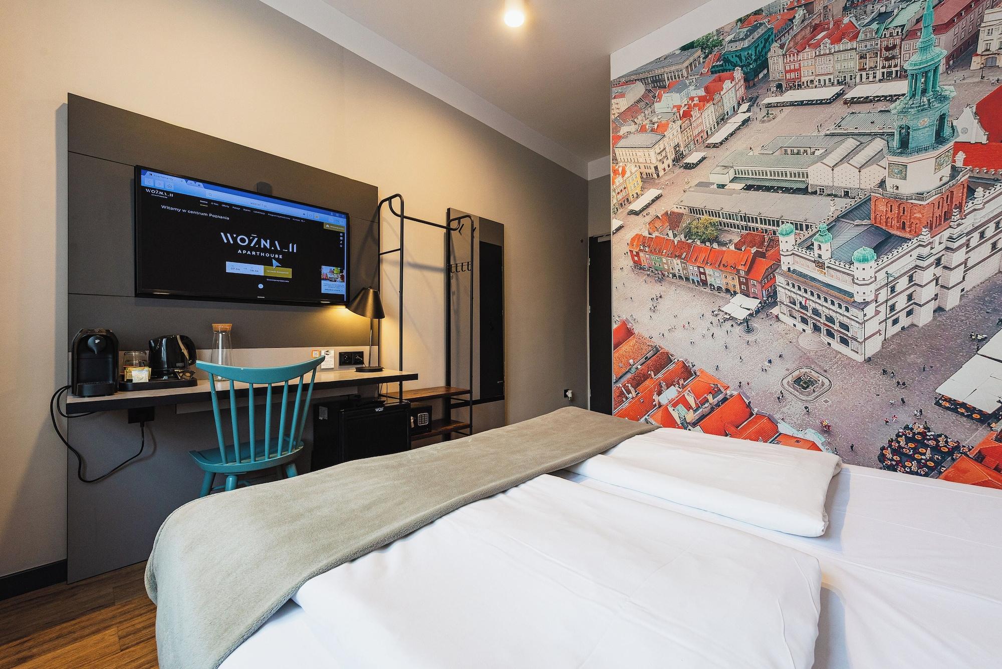 Double or Twin City View King Bed