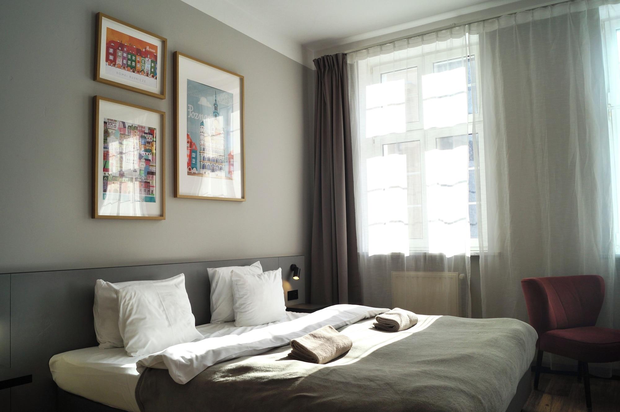 Double or Twin City View King Bed