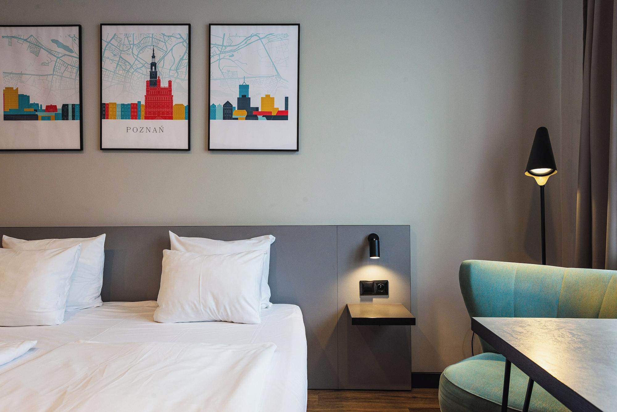 Double or Twin City View King Bed