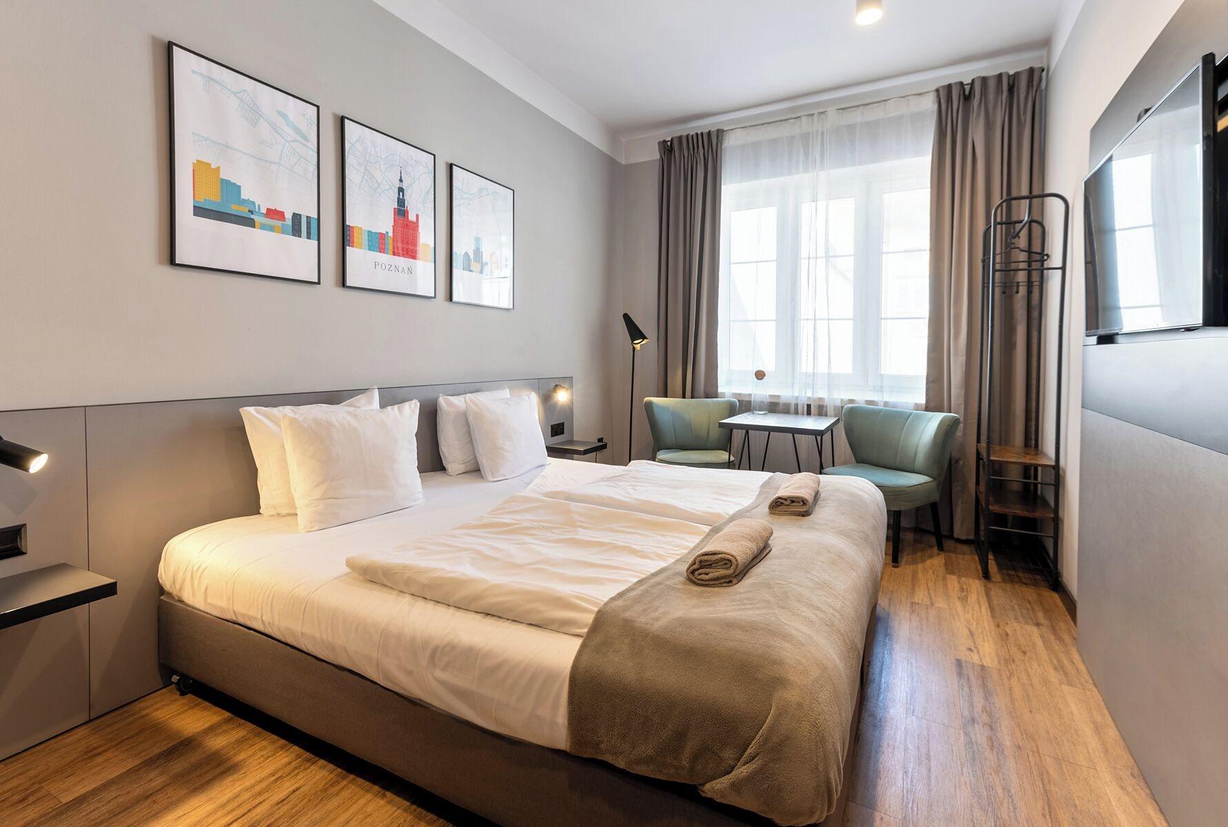 Double or Twin City View King Bed