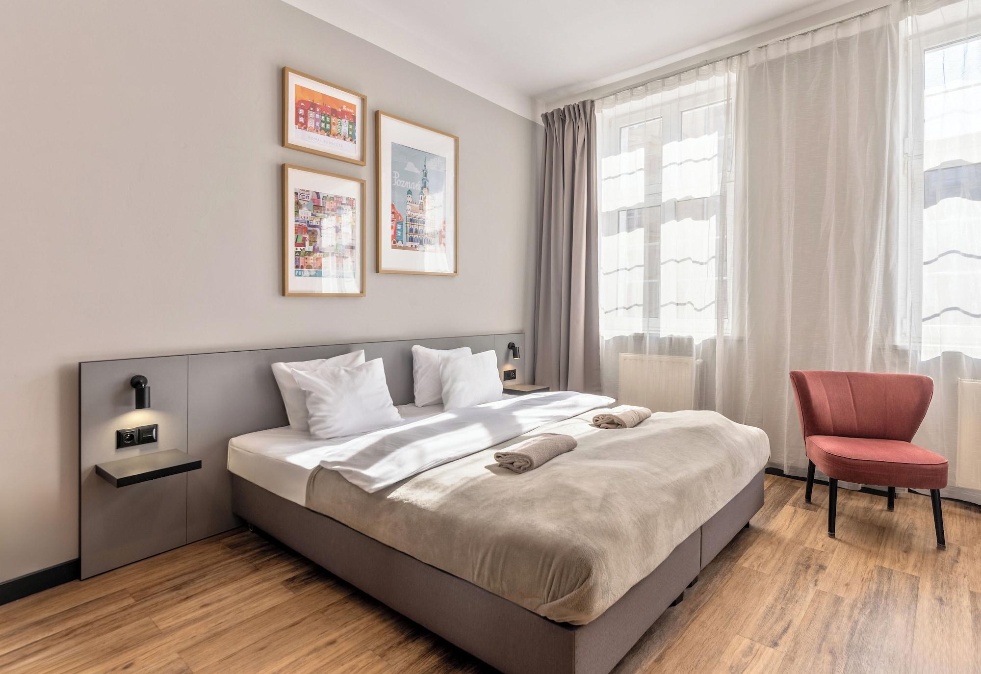 Double or Twin City View King Bed