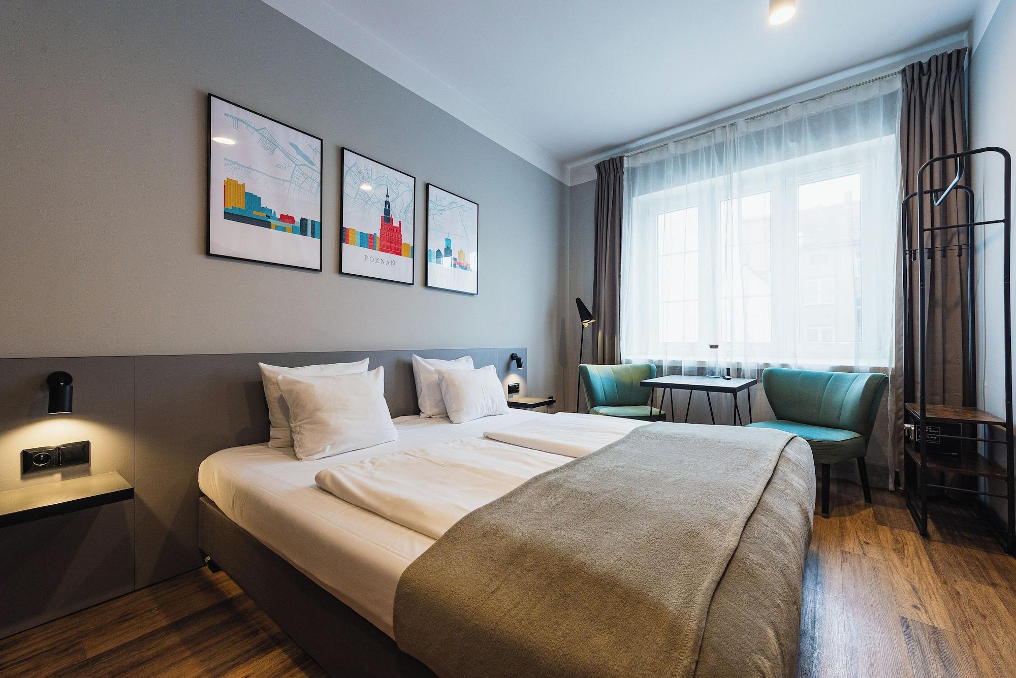 Double or Twin City View King Bed