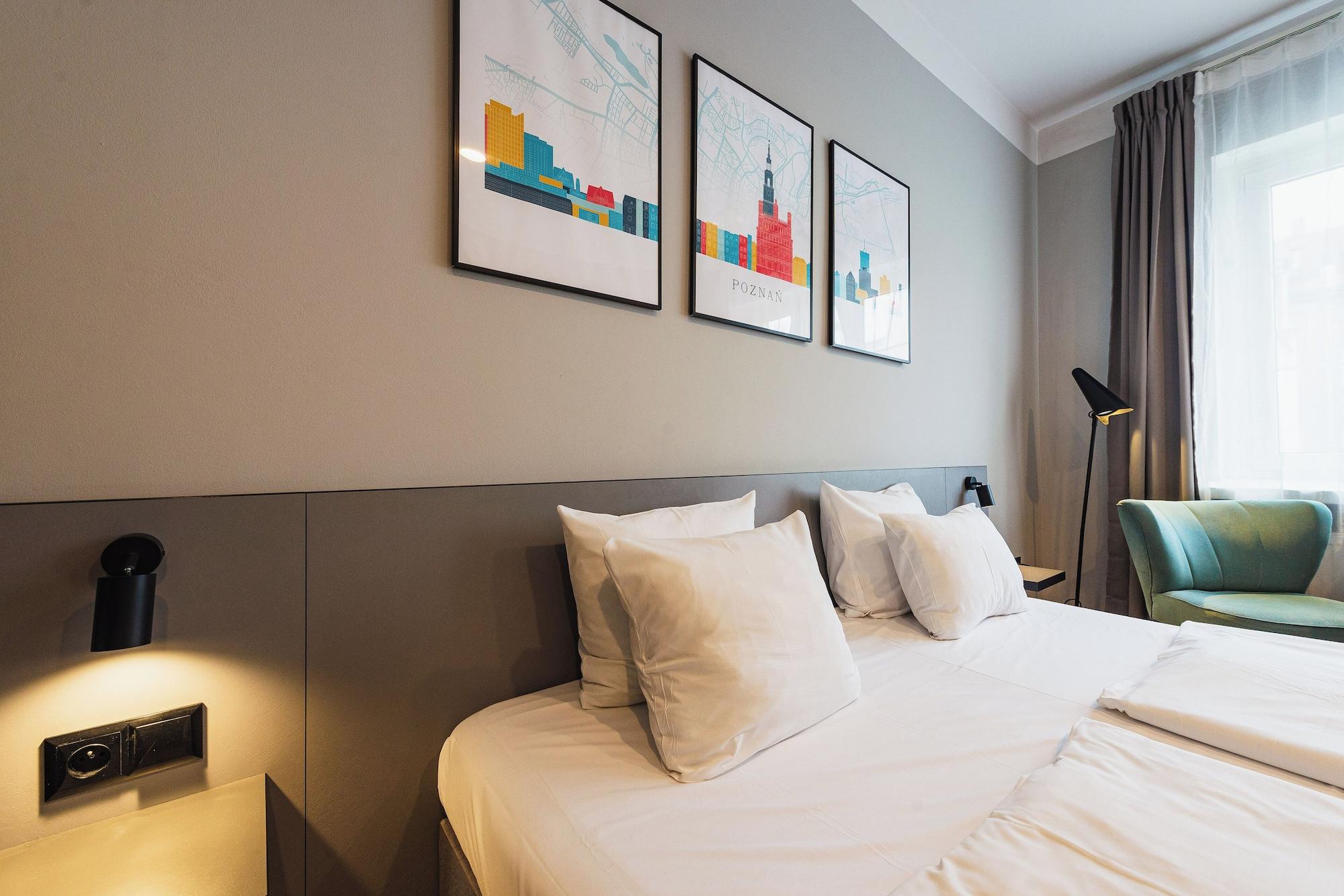 Double or Twin City View King Bed