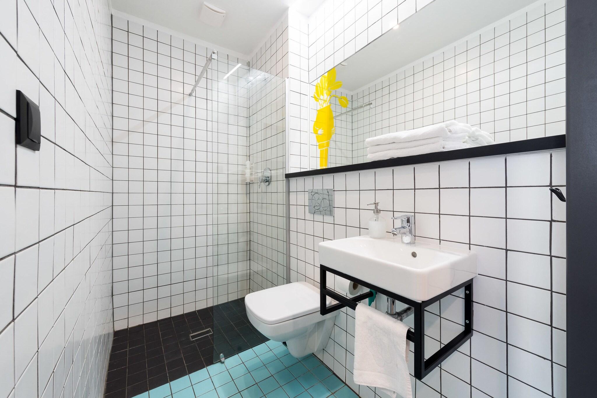 Double or Twin City View King Bed