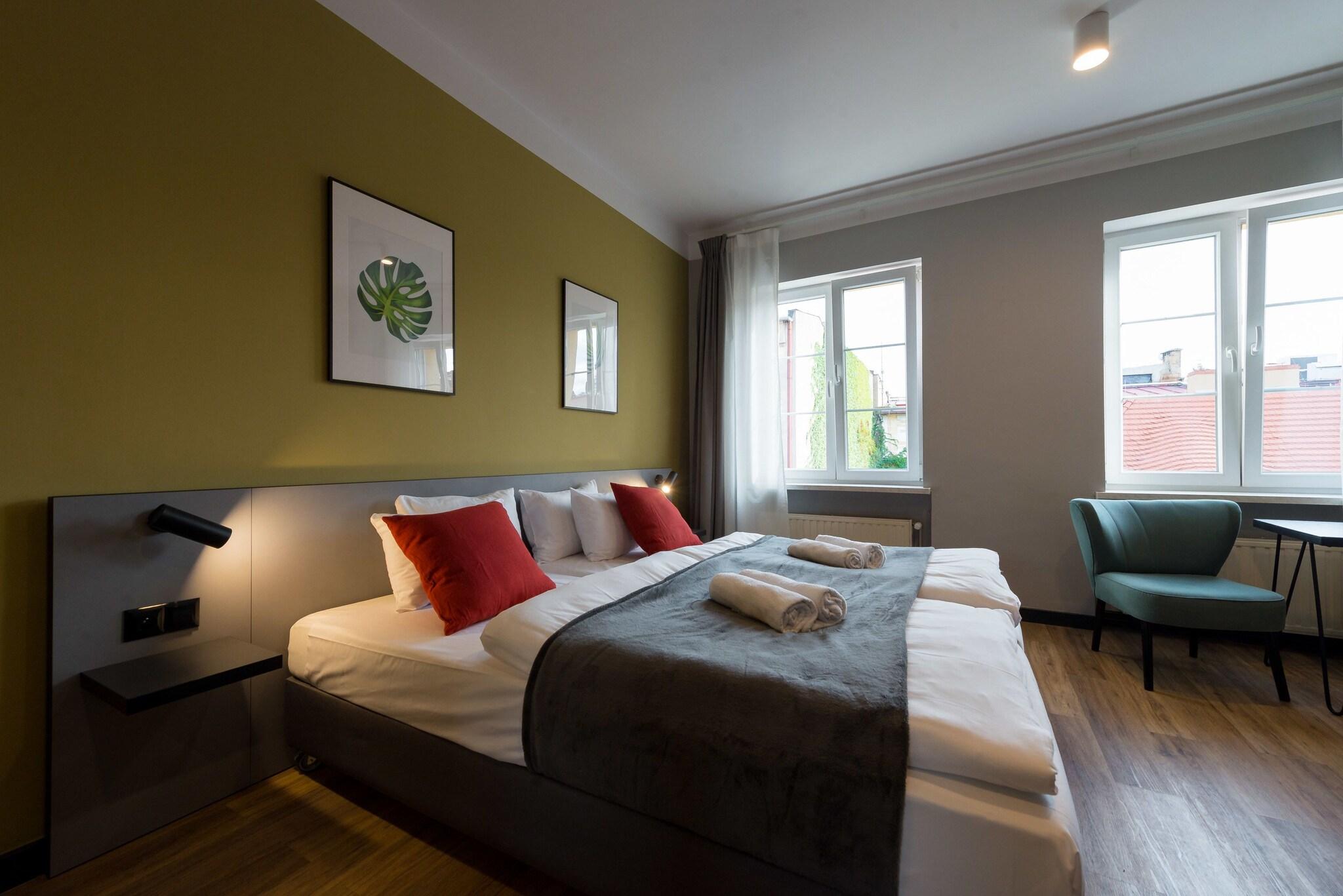 Double or Twin City View King Bed