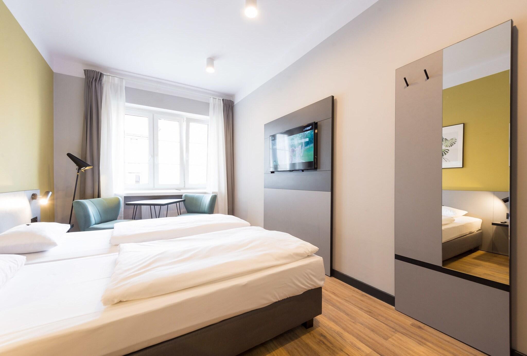 Double or Twin City View King Bed