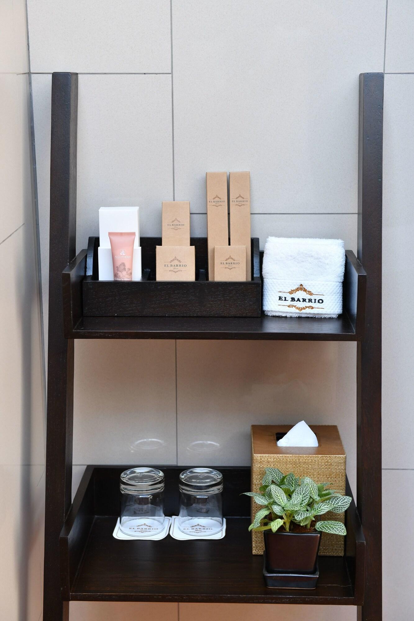 Studio King Size Bed