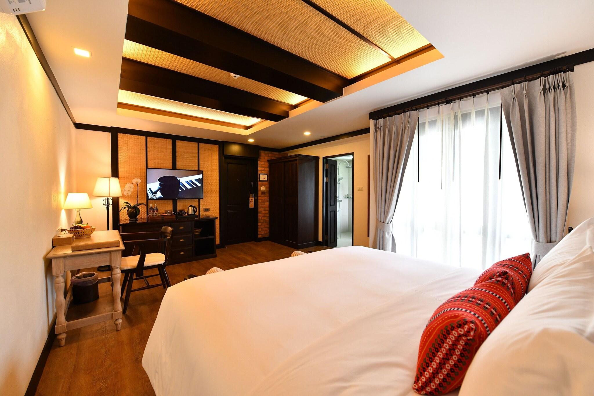 Studio King Size Bed