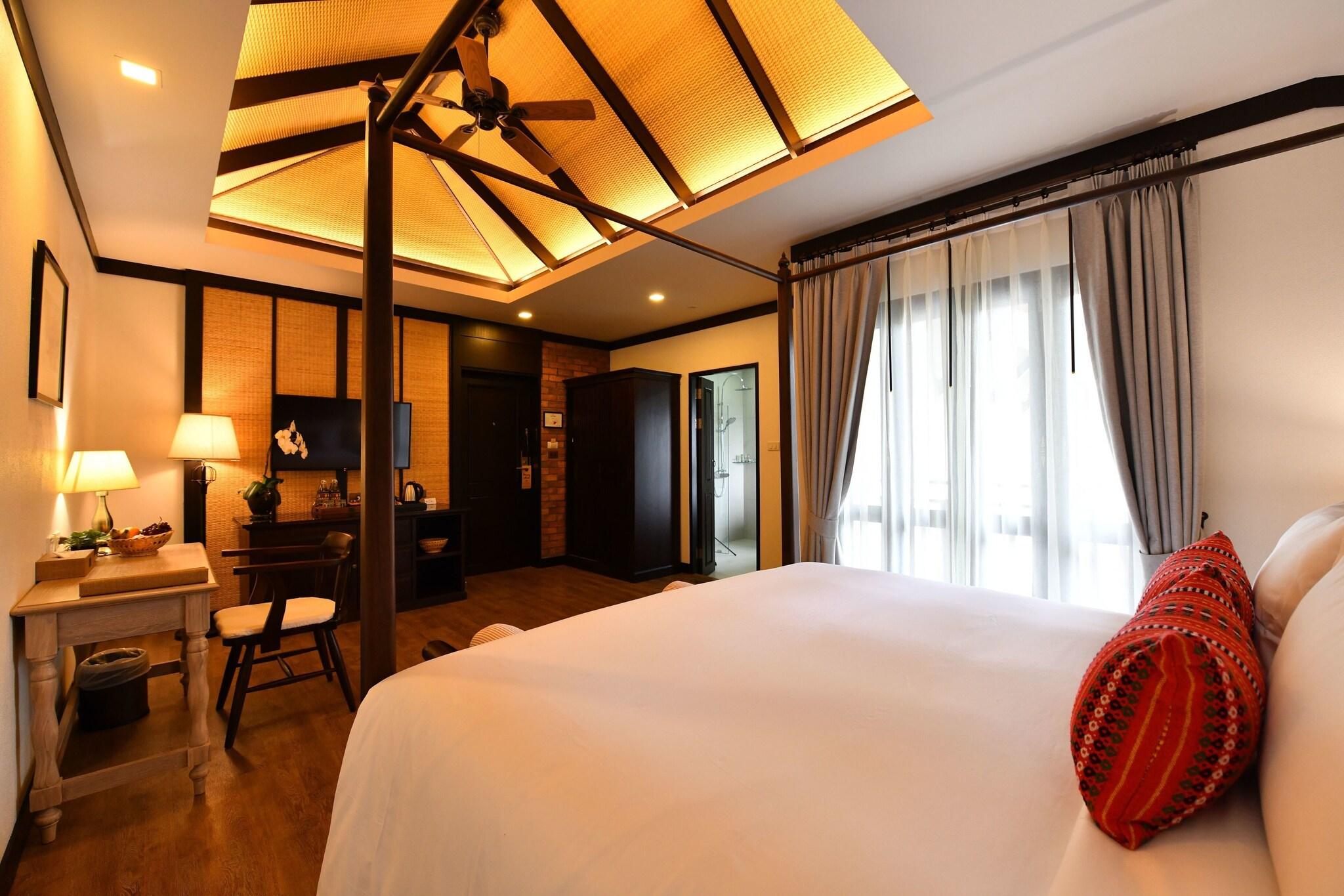 Studio King Size Bed