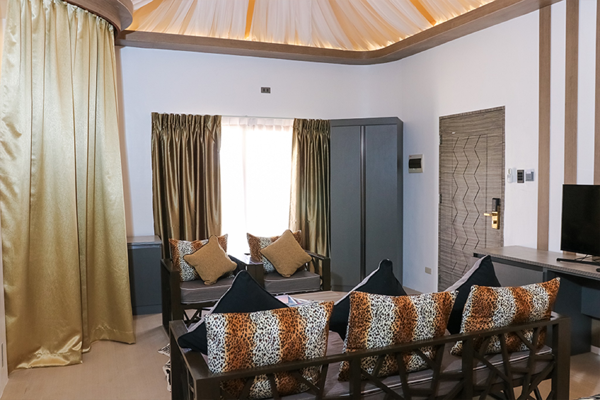 Double Deluxe King Bed