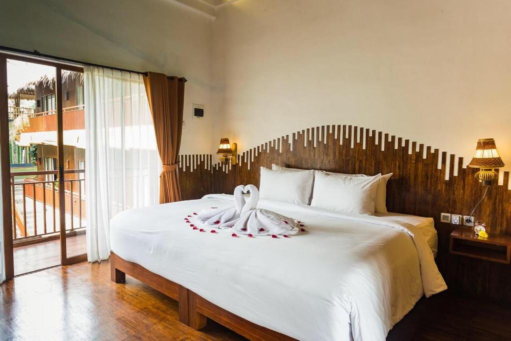 Double or Twin Deluxe Pool View