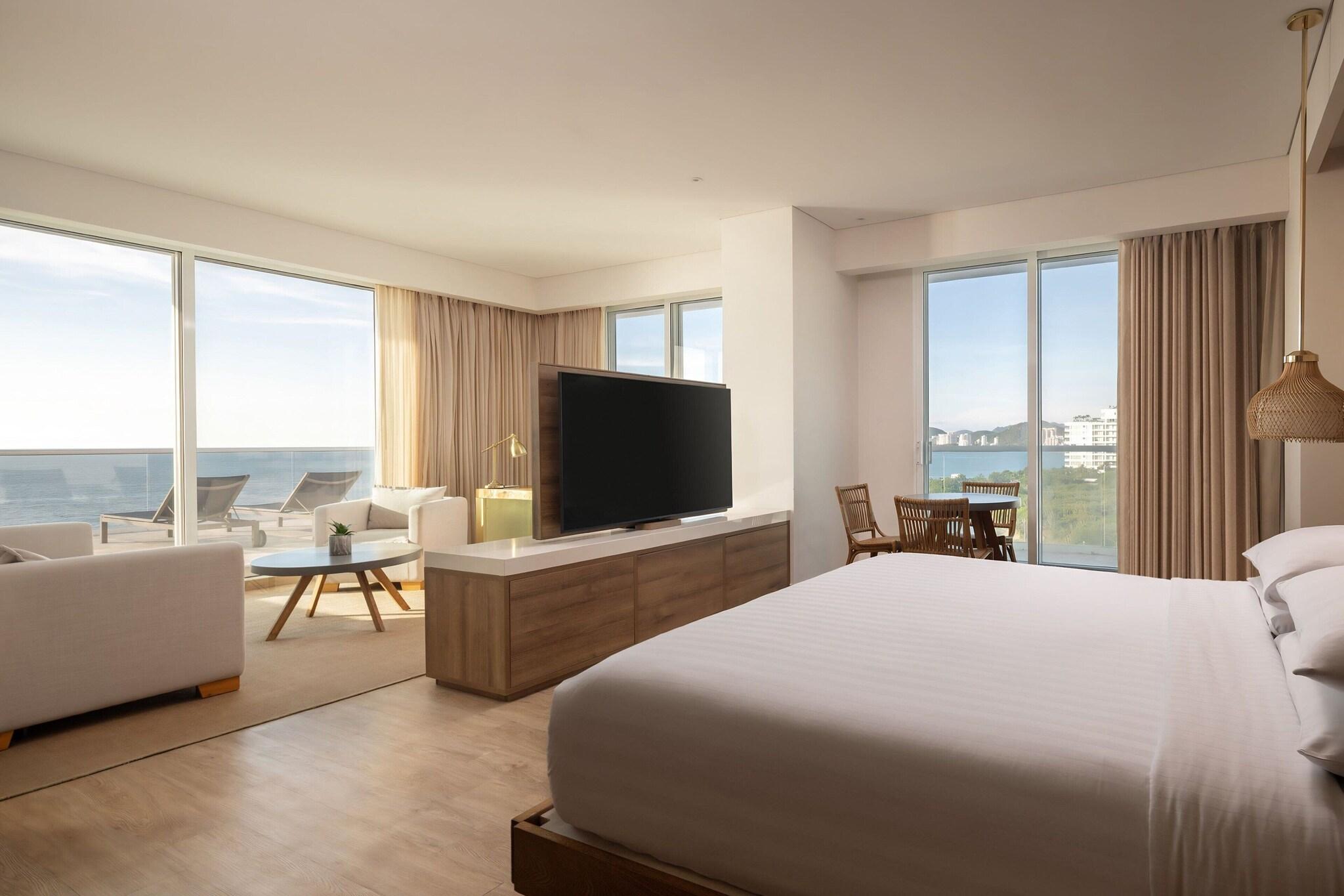 Junior Suite Ocean Front King Bed