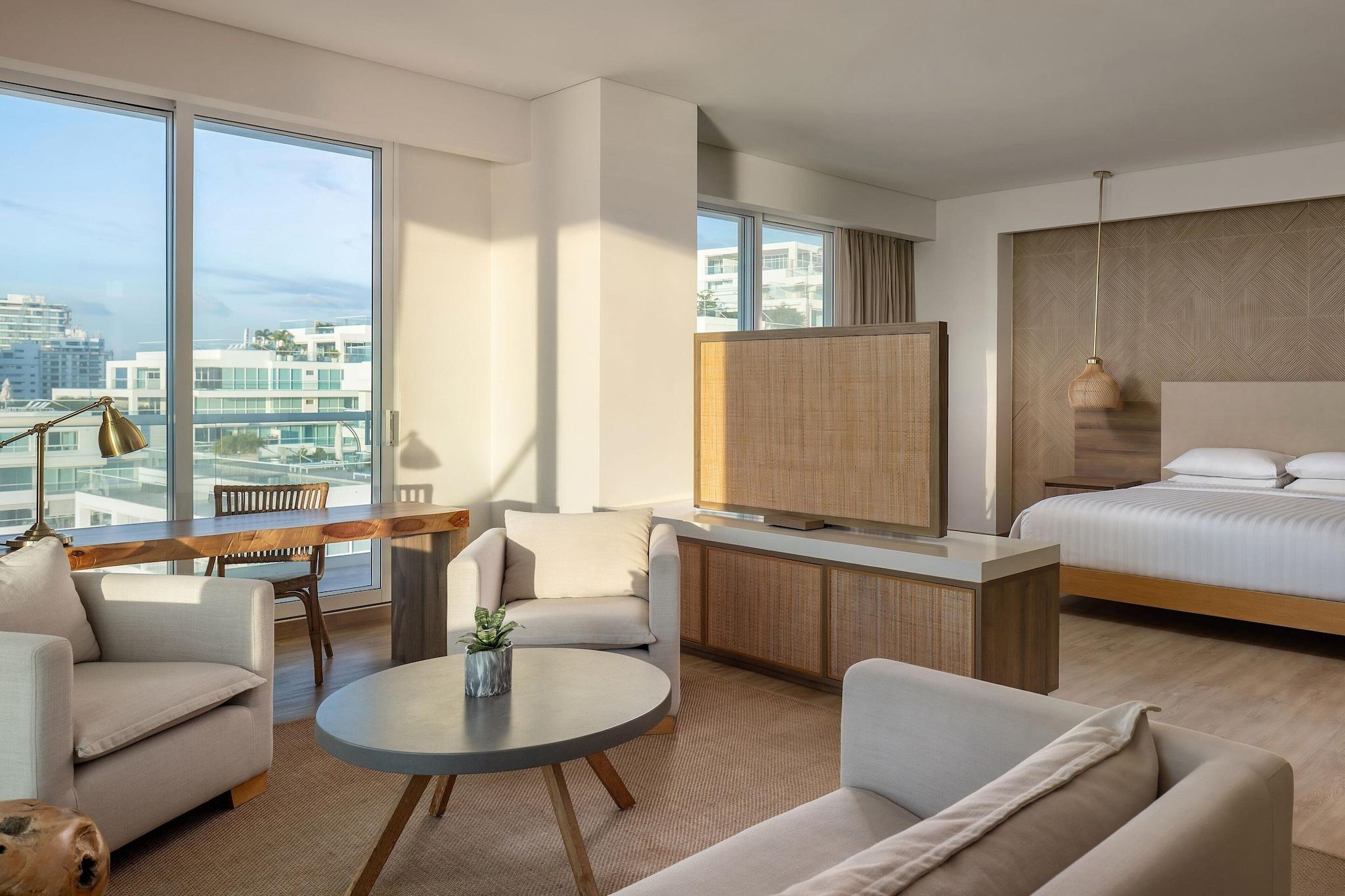 Junior Suite Ocean Front King Bed