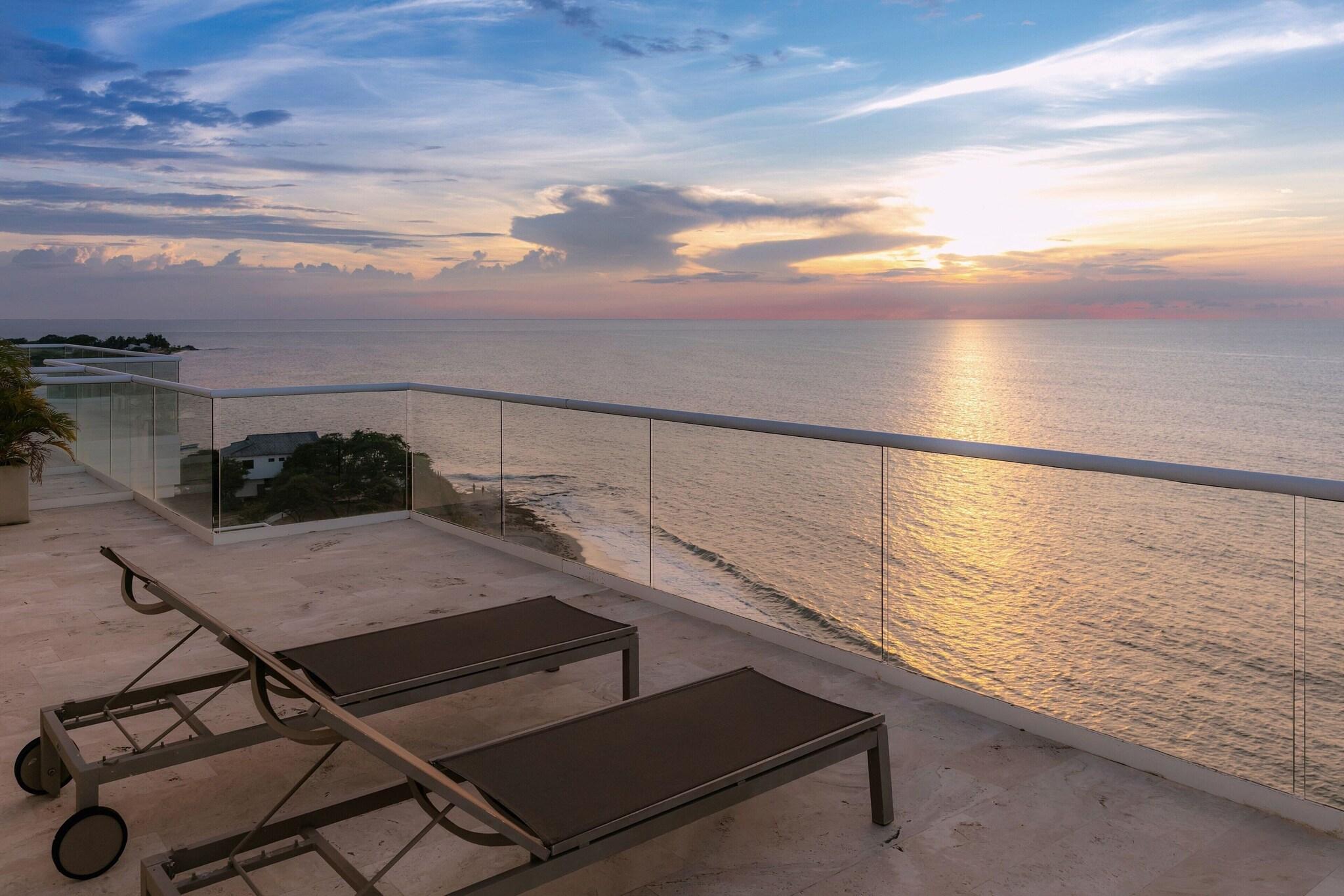 Suite Ocean Front King Bed