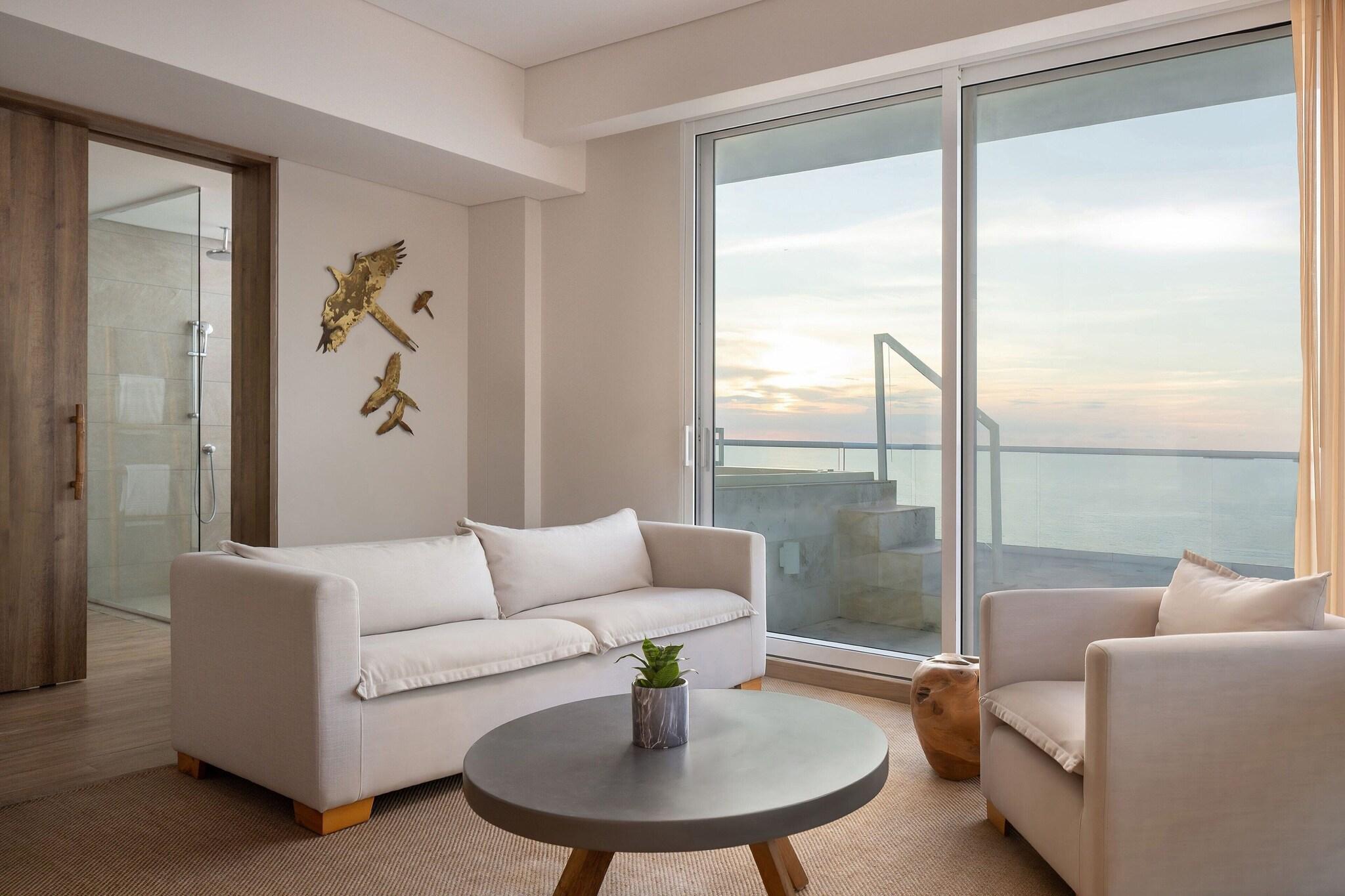 Suite Ocean Front King Bed