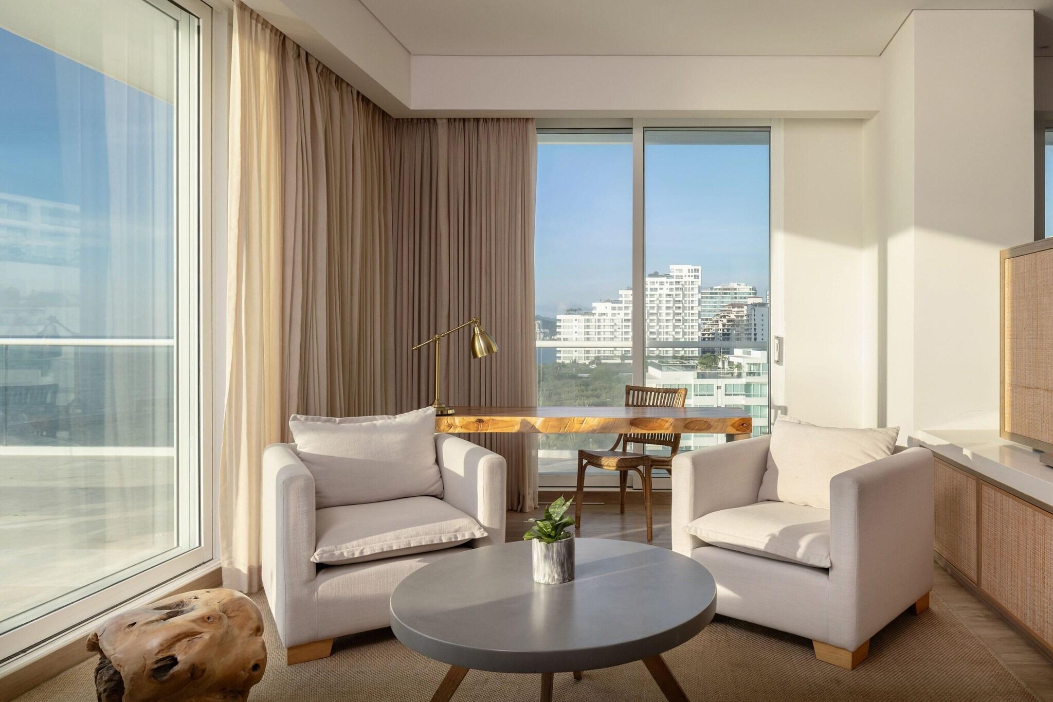 Suite Ocean Front King Bed