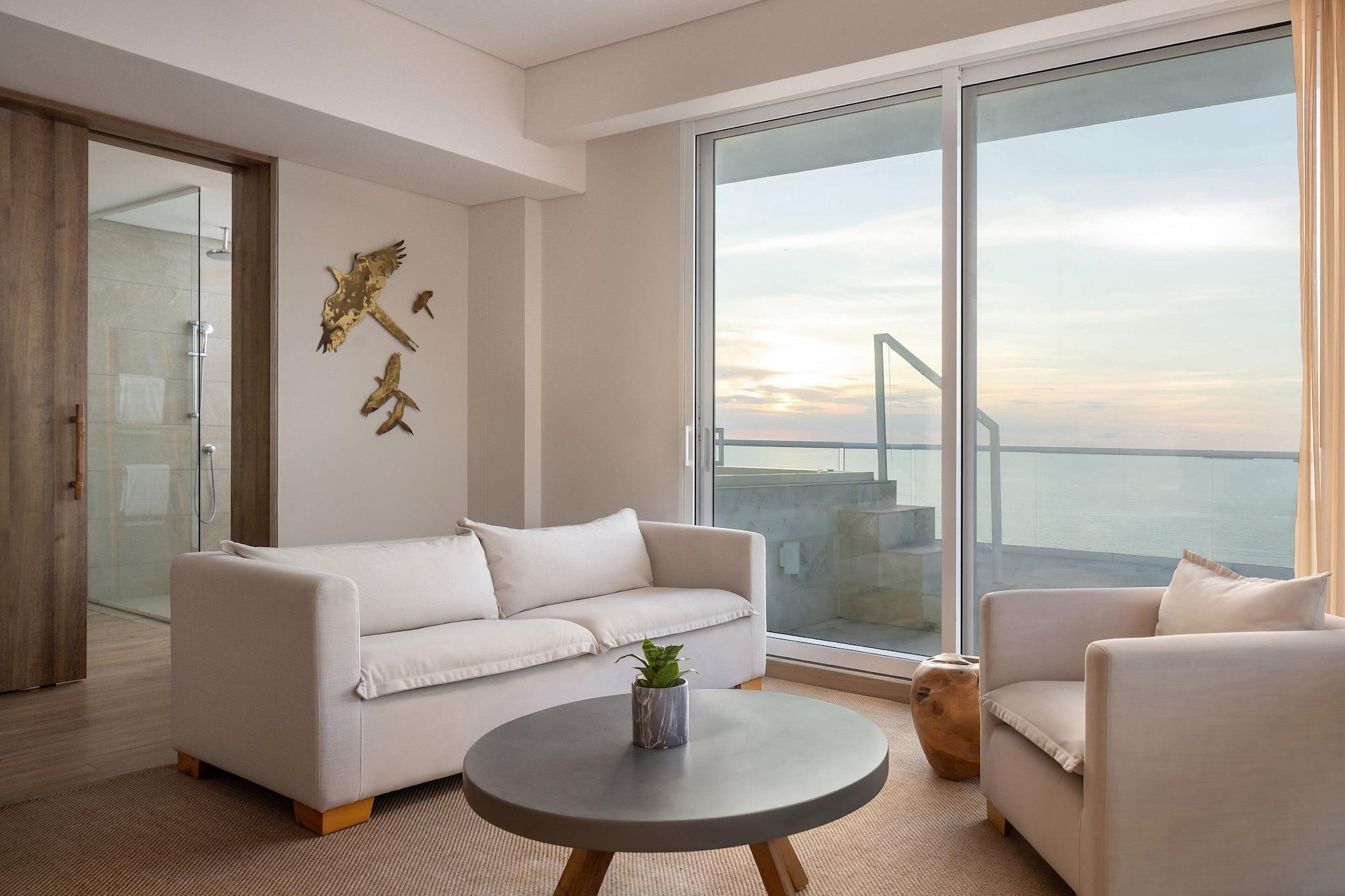 Suite Ocean Front King Bed