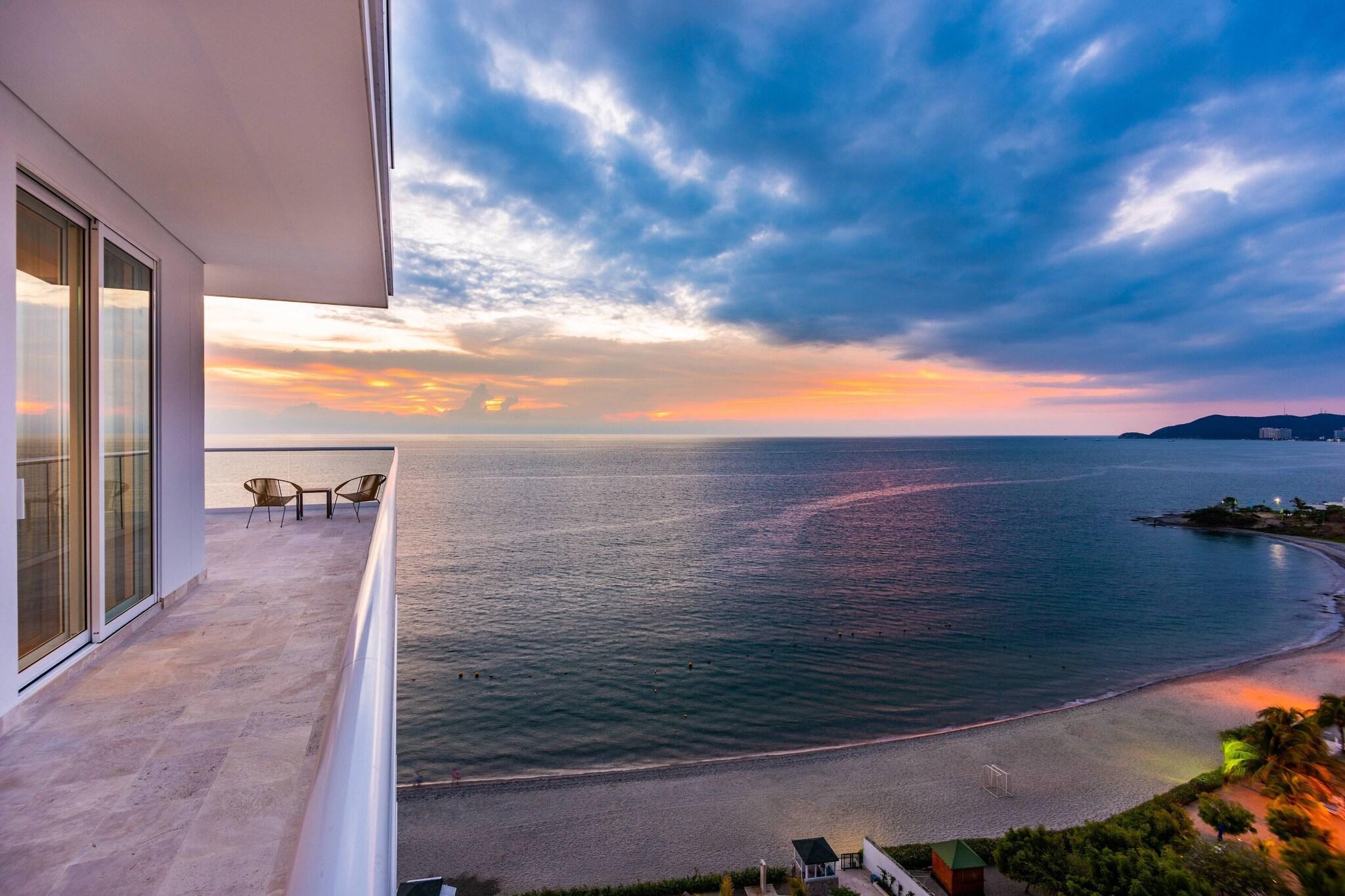 Suite Ocean Front King Bed