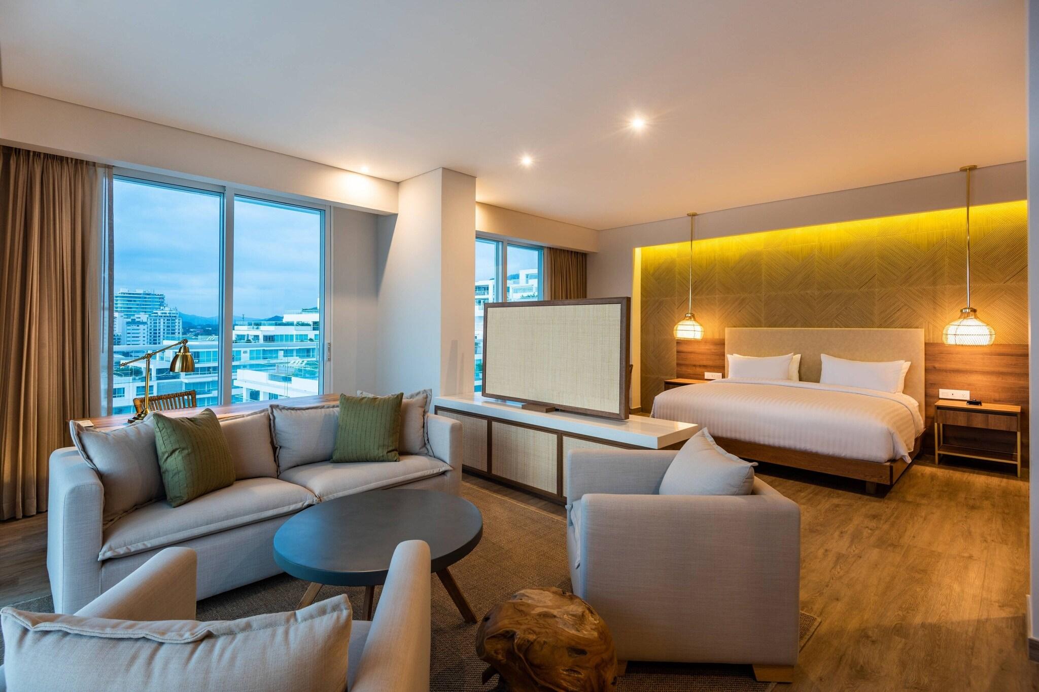 Suite Ocean Front King Bed