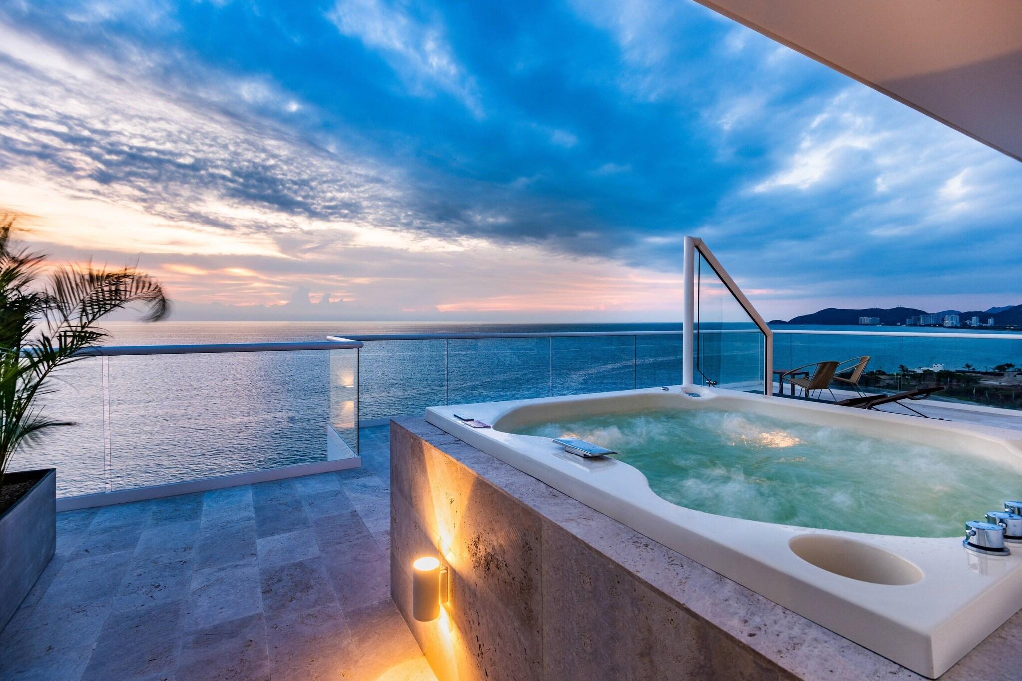 Suite Ocean Front King Bed