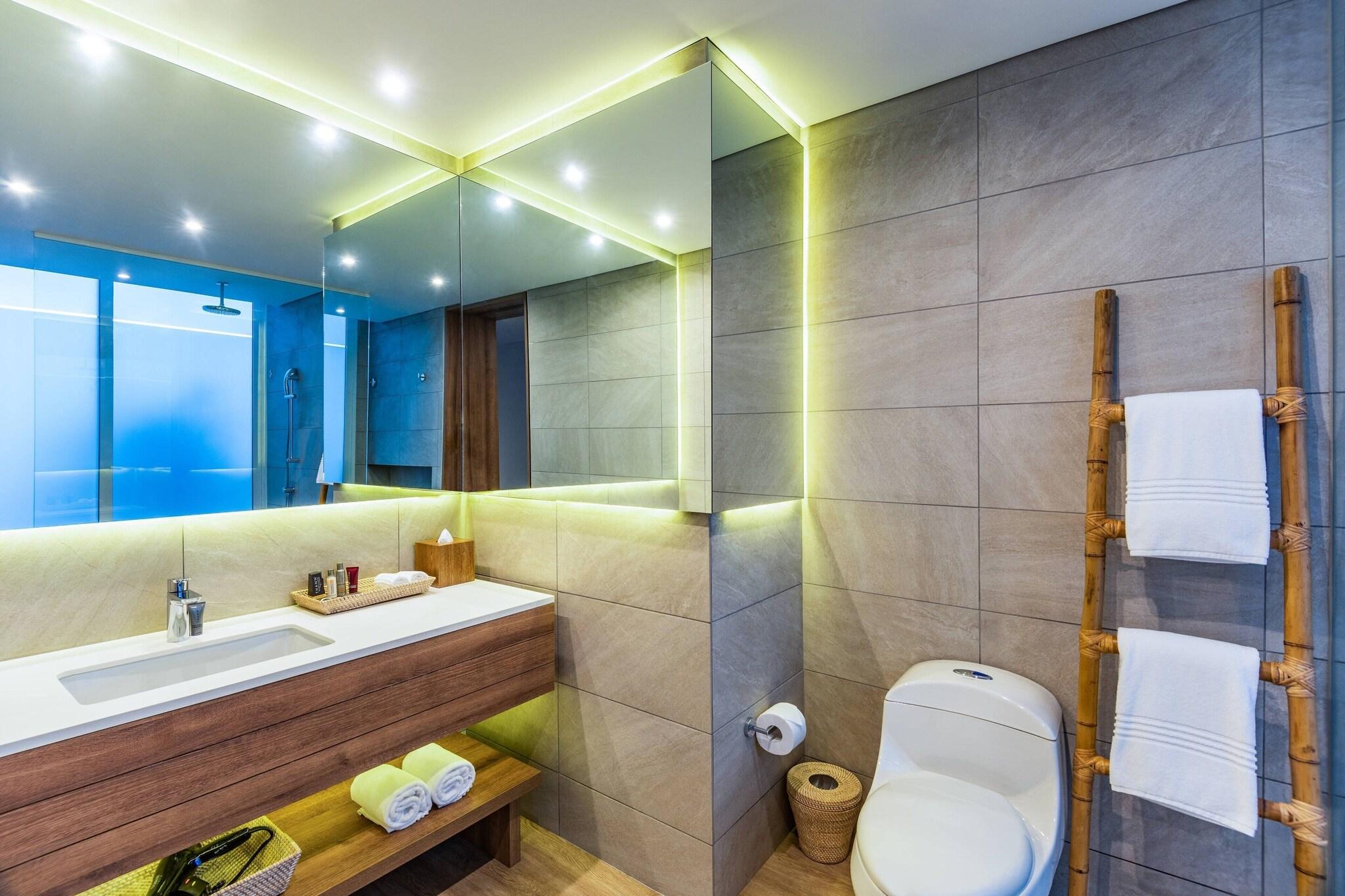 Suite Ocean Front King Bed