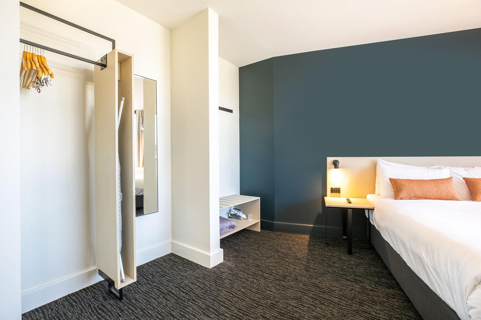 Studio Queen Size Bed