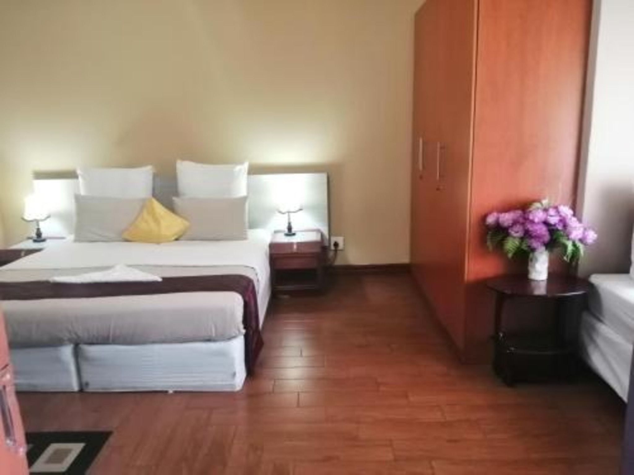 Double Queen Size Bed