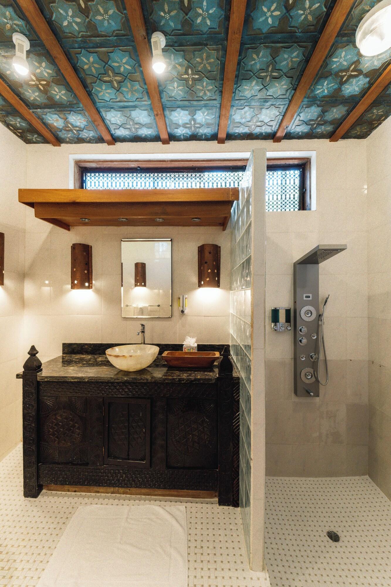 Suite Queen Size Bed