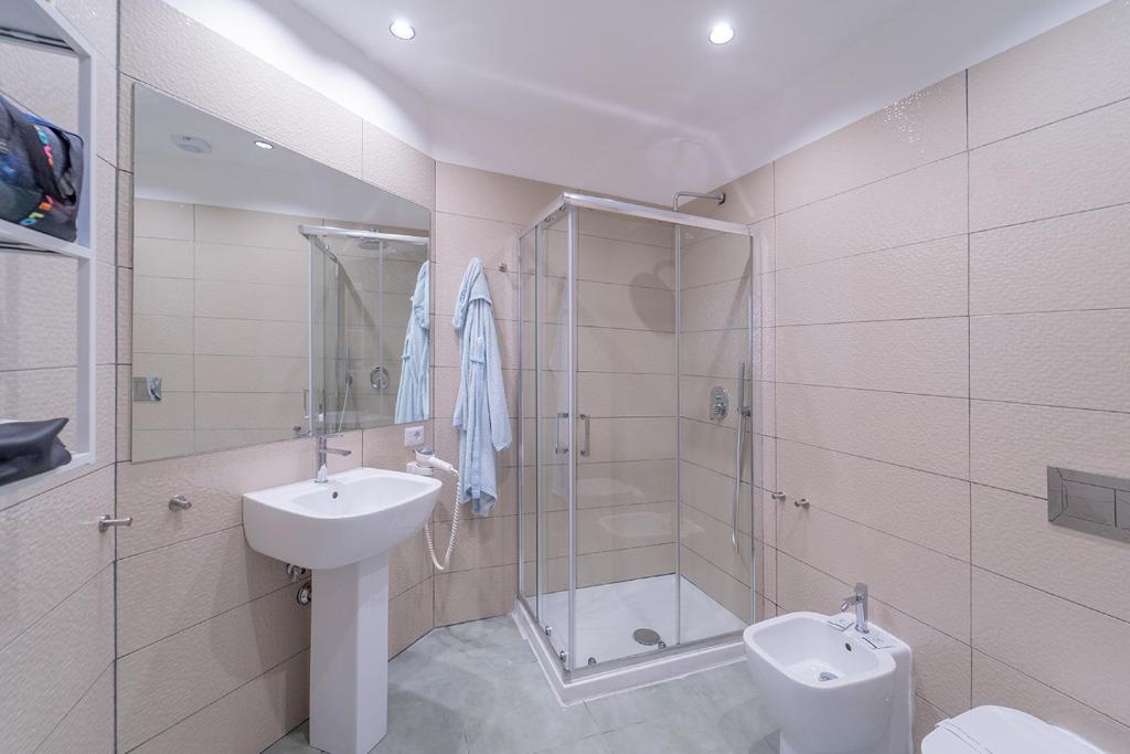 Double Queen Size Bed