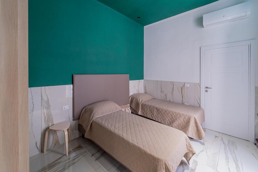 Double Queen Size Bed