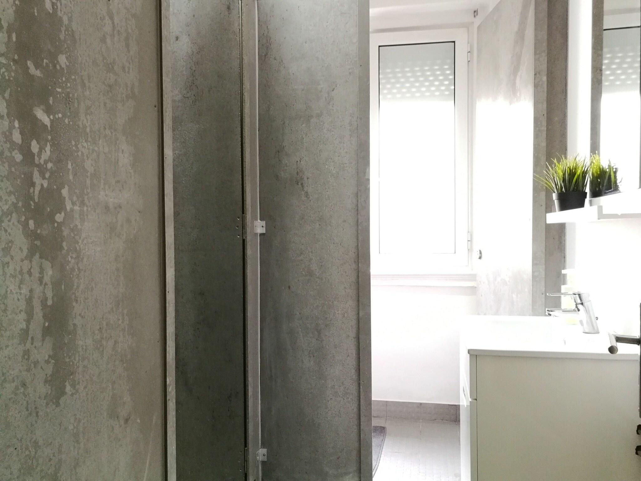 Quadruple Bunk Bed with Shared Bathroom