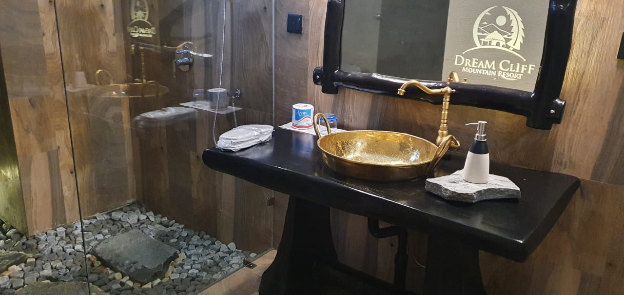 Double Deluxe One Bed