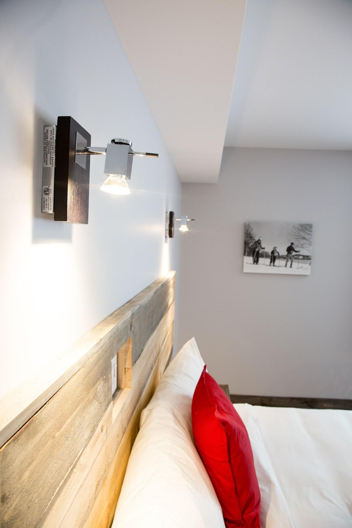 Double Deluxe Queen Bed