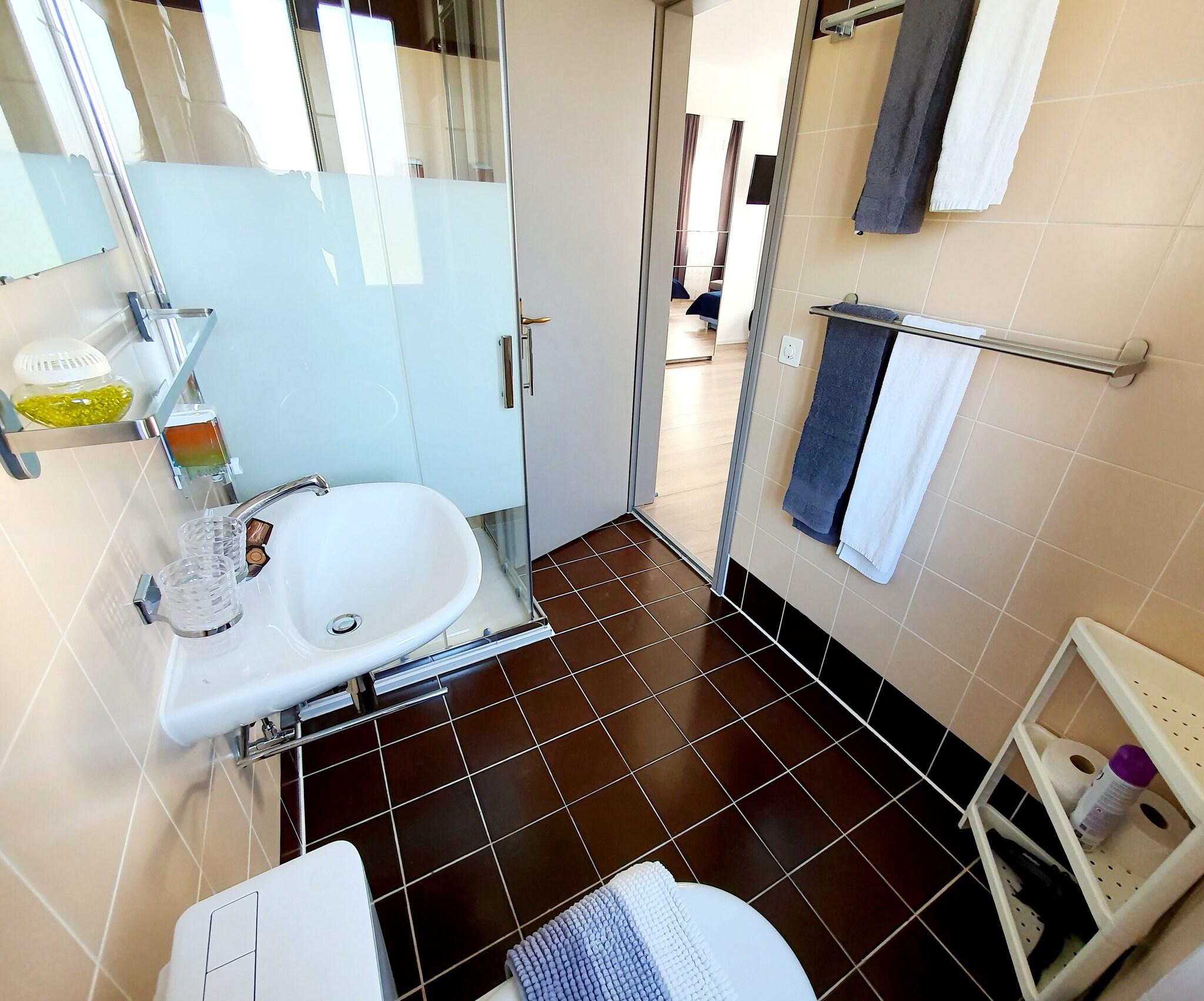 Double or Twin Queen Size Bed