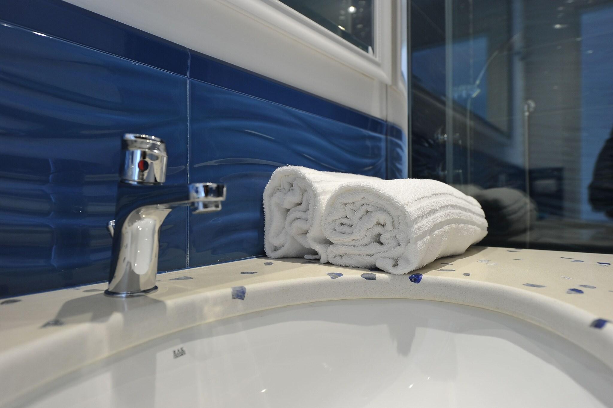 Double or Twin Queen Size Bed