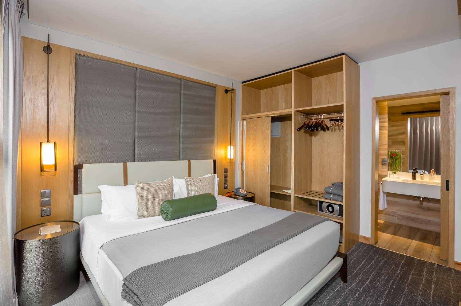 Double or Twin Standard