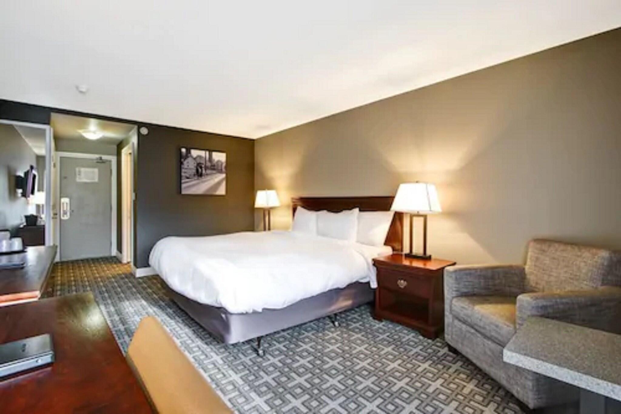 Double City View King Bed