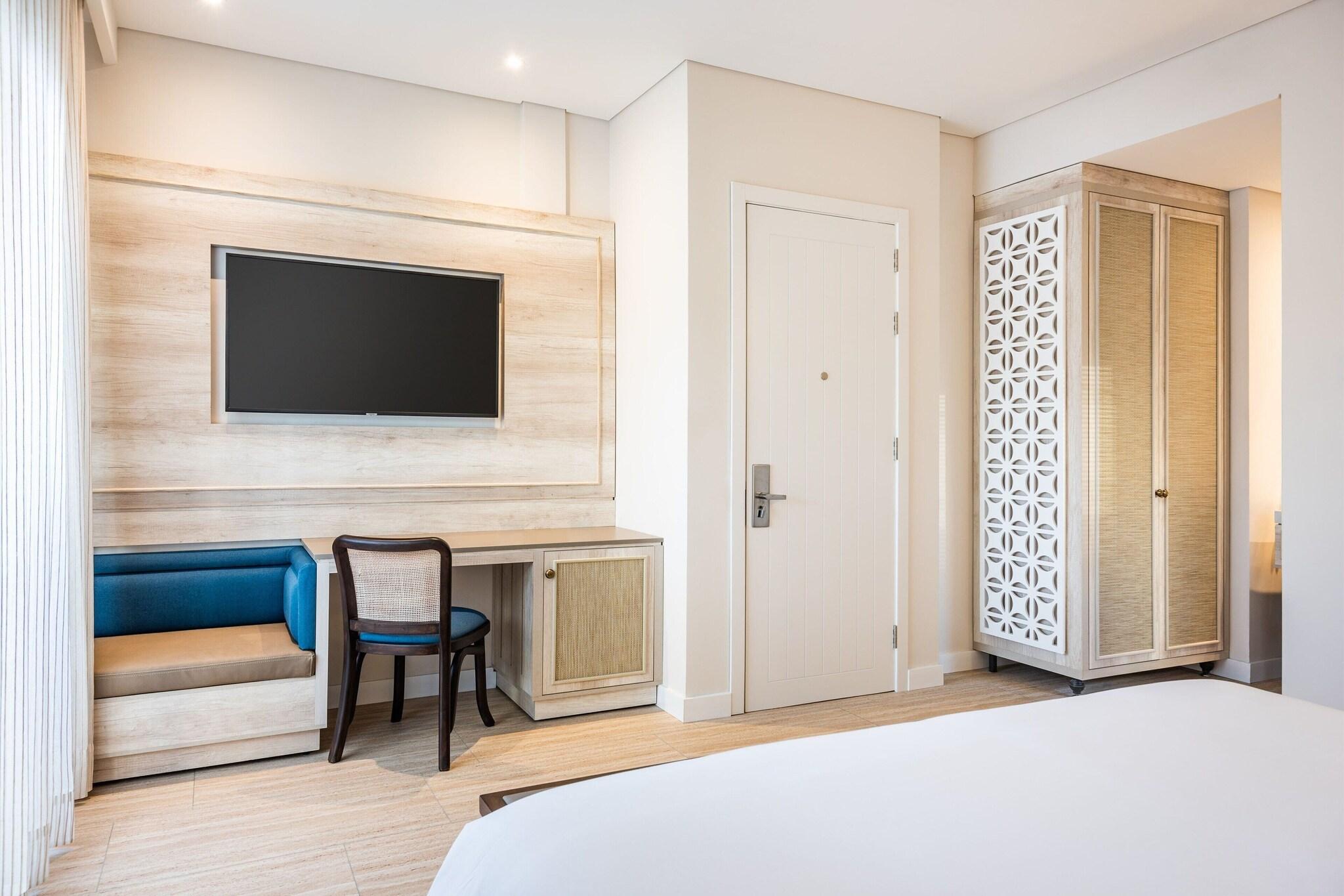 Double Deluxe King Bed