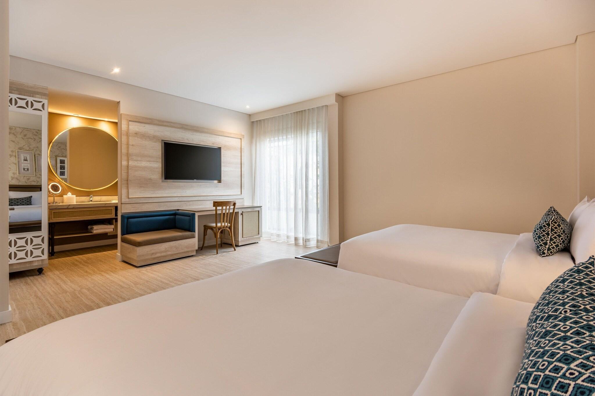 Twin Deluxe Two Beds