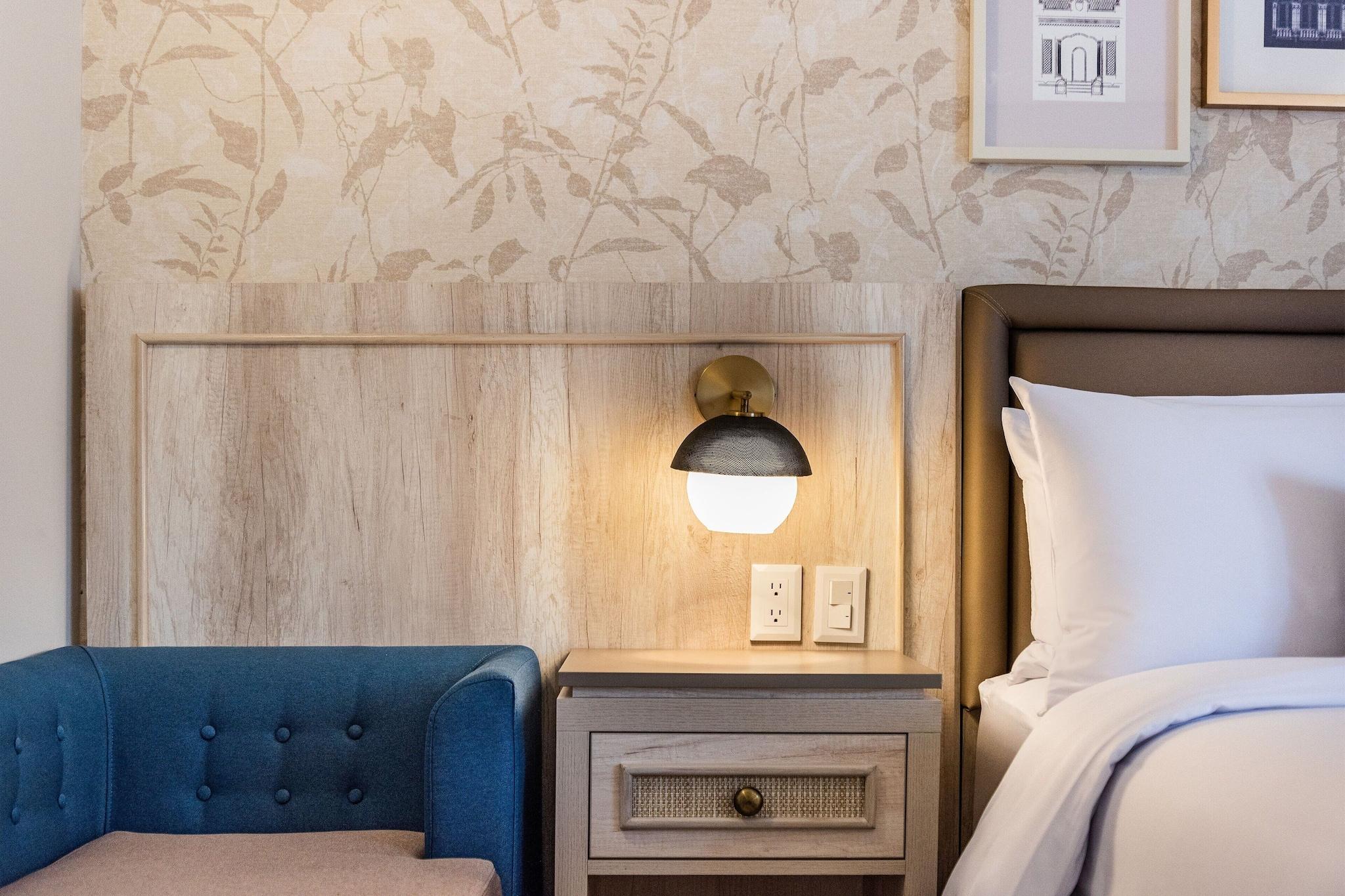 Double Deluxe King Bed