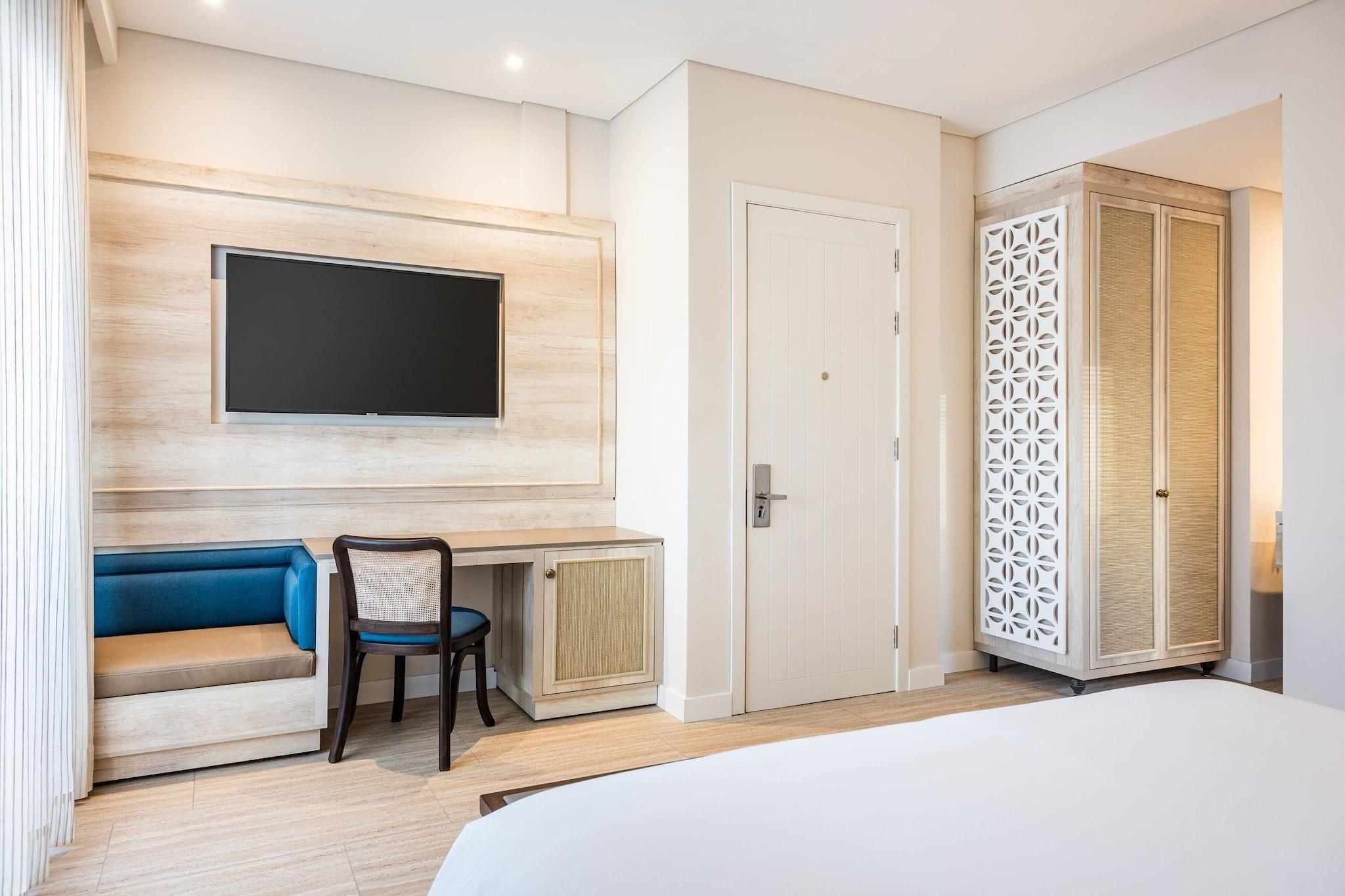 Double Deluxe King Bed