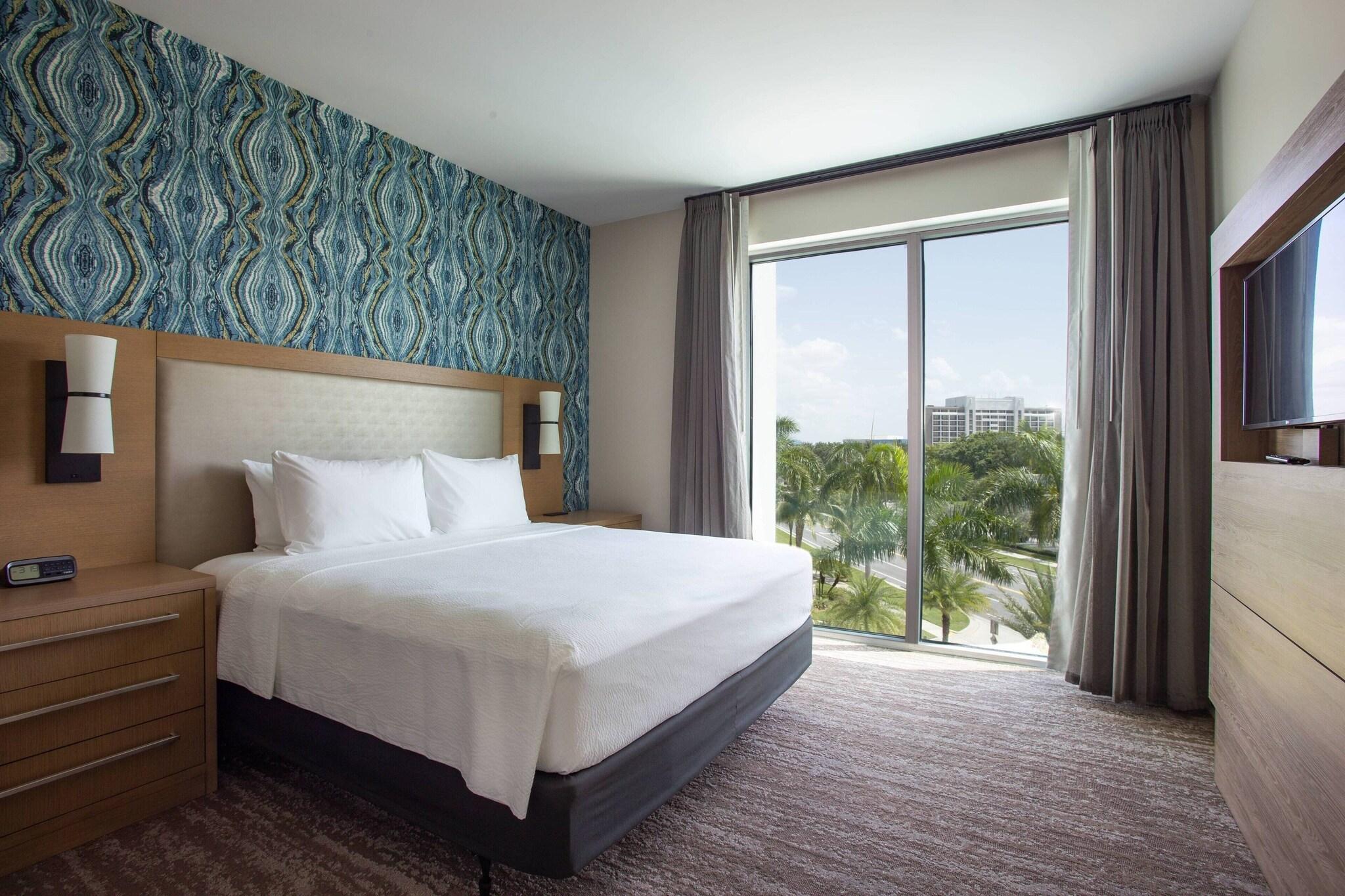 Studio Accessible King Size Bed