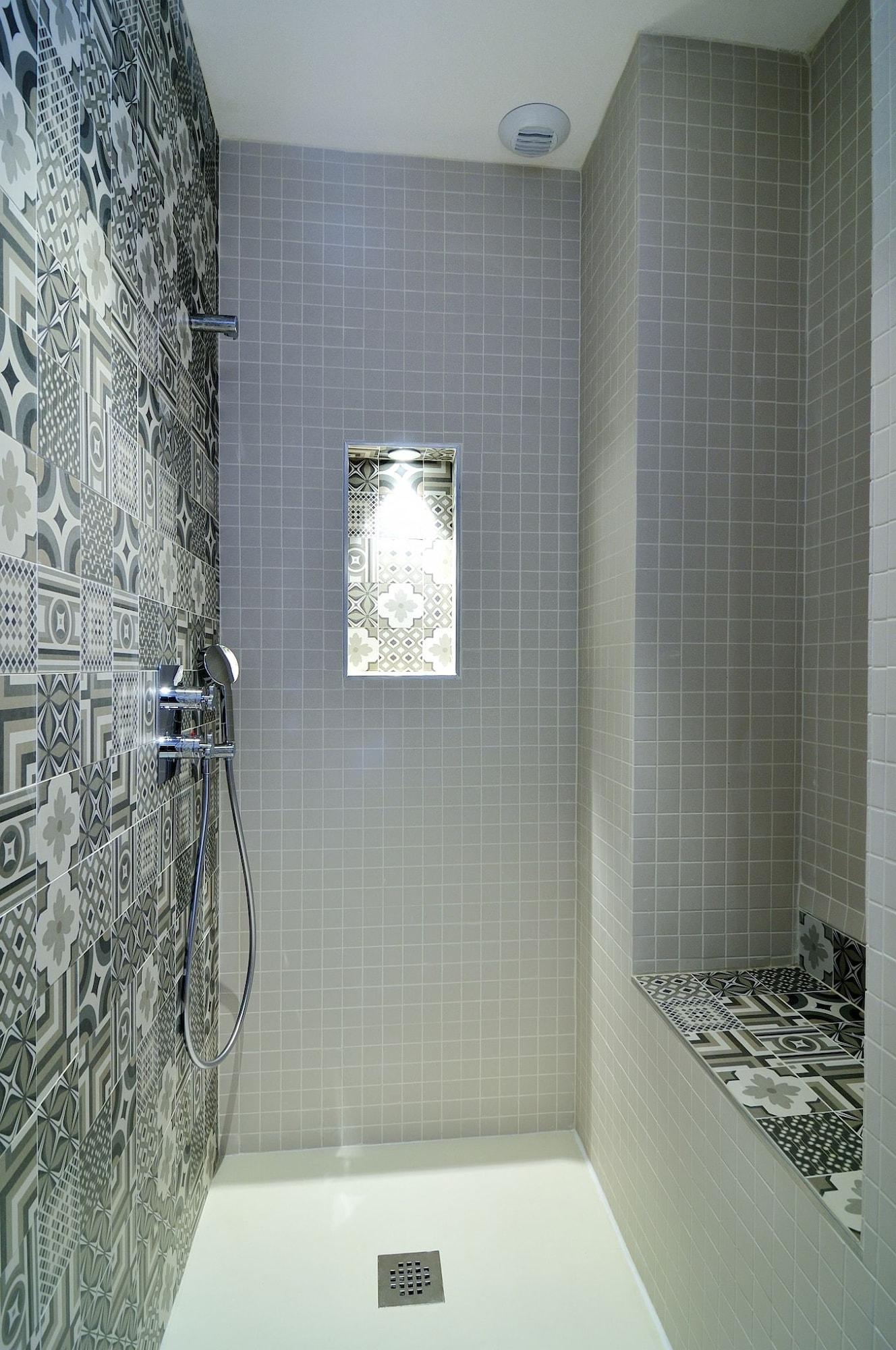 Double Queen Size Bed